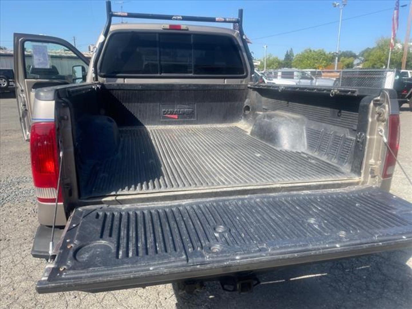 2006 Arizona Beige Clearcoat Metallic Ford F-250 Super Duty XLT (1FTSX21P76E) with an 6.0L Power Stroke 6.0L Diesel Turbo V8 325hp 560ft. lbs. Direct Injection engine, 5-Speed Automatic transmission, located at 800 Riverside Ave, Roseville, CA, 95678, (916) 773-4549, 38.732265, -121.291039 - DIESEL SUPER CAB 4X4 XLT LIFTED LOW MILES SERVICE RECORDS WINCH - Photo#9