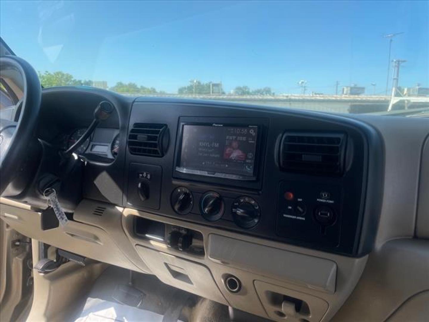 2006 Arizona Beige Clearcoat Metallic Ford F-250 Super Duty XLT (1FTSX21P76E) with an 6.0L Power Stroke 6.0L Diesel Turbo V8 325hp 560ft. lbs. Direct Injection engine, 5-Speed Automatic transmission, located at 800 Riverside Ave, Roseville, CA, 95678, (916) 773-4549, 38.732265, -121.291039 - DIESEL SUPER CAB 4X4 XLT LIFTED LOW MILES SERVICE RECORDS WINCH - Photo#10