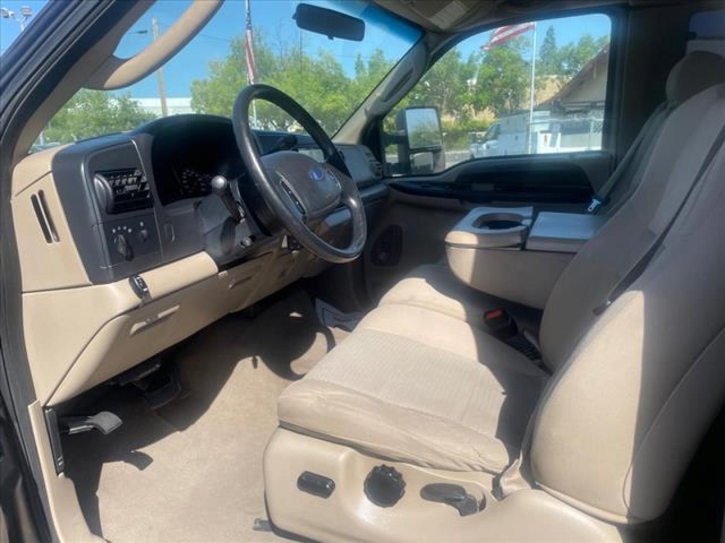 2006 Arizona Beige Clearcoat Metallic Ford F-250 Super Duty XLT (1FTSX21P76E) with an 6.0L Power Stroke 6.0L Diesel Turbo V8 325hp 560ft. lbs. Direct Injection engine, 5-Speed Automatic transmission, located at 800 Riverside Ave, Roseville, CA, 95678, (916) 773-4549, 38.732265, -121.291039 - DIESEL SUPER CAB 4X4 XLT LIFTED LOW MILES SERVICE RECORDS WINCH - Photo#11