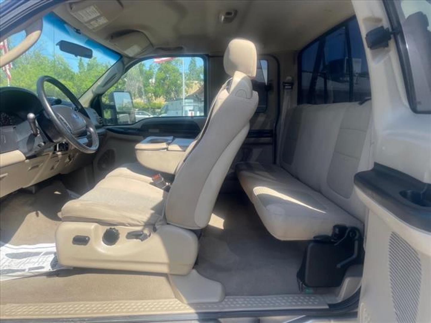 2006 Arizona Beige Clearcoat Metallic Ford F-250 Super Duty XLT (1FTSX21P76E) with an 6.0L Power Stroke 6.0L Diesel Turbo V8 325hp 560ft. lbs. Direct Injection engine, 5-Speed Automatic transmission, located at 800 Riverside Ave, Roseville, CA, 95678, (916) 773-4549, 38.732265, -121.291039 - Photo#12