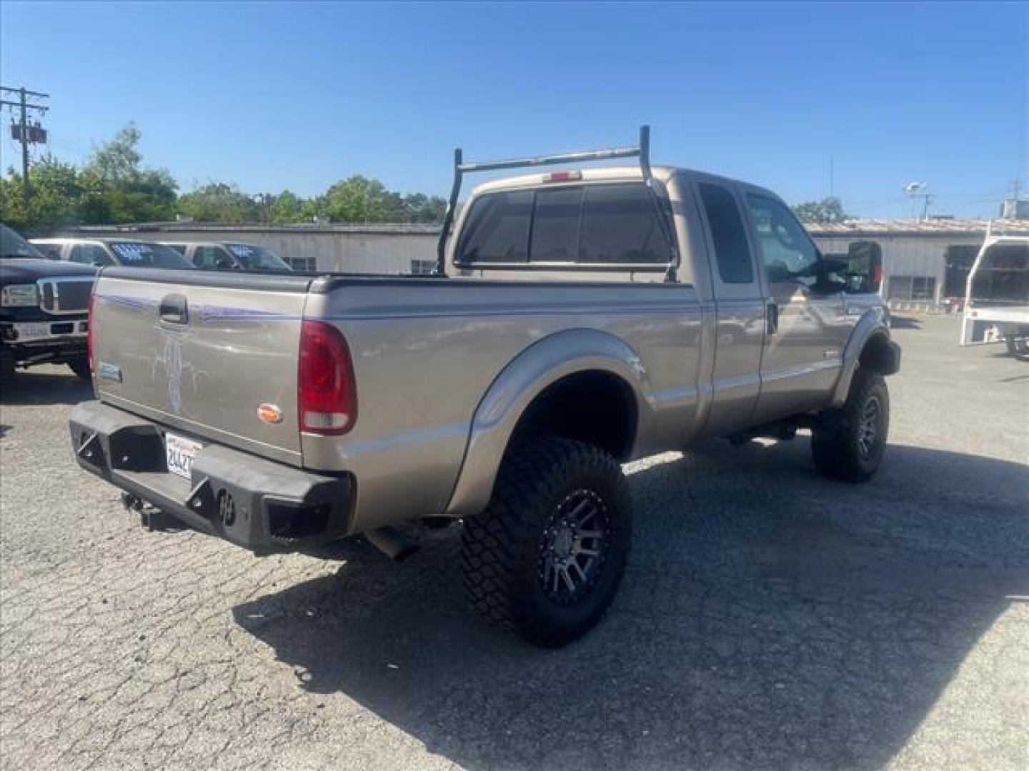 2006 Arizona Beige Clearcoat Metallic Ford F-250 Super Duty XLT (1FTSX21P76E) with an 6.0L Power Stroke 6.0L Diesel Turbo V8 325hp 560ft. lbs. Direct Injection engine, 5-Speed Automatic transmission, located at 800 Riverside Ave, Roseville, CA, 95678, (916) 773-4549, 38.732265, -121.291039 - Photo#3