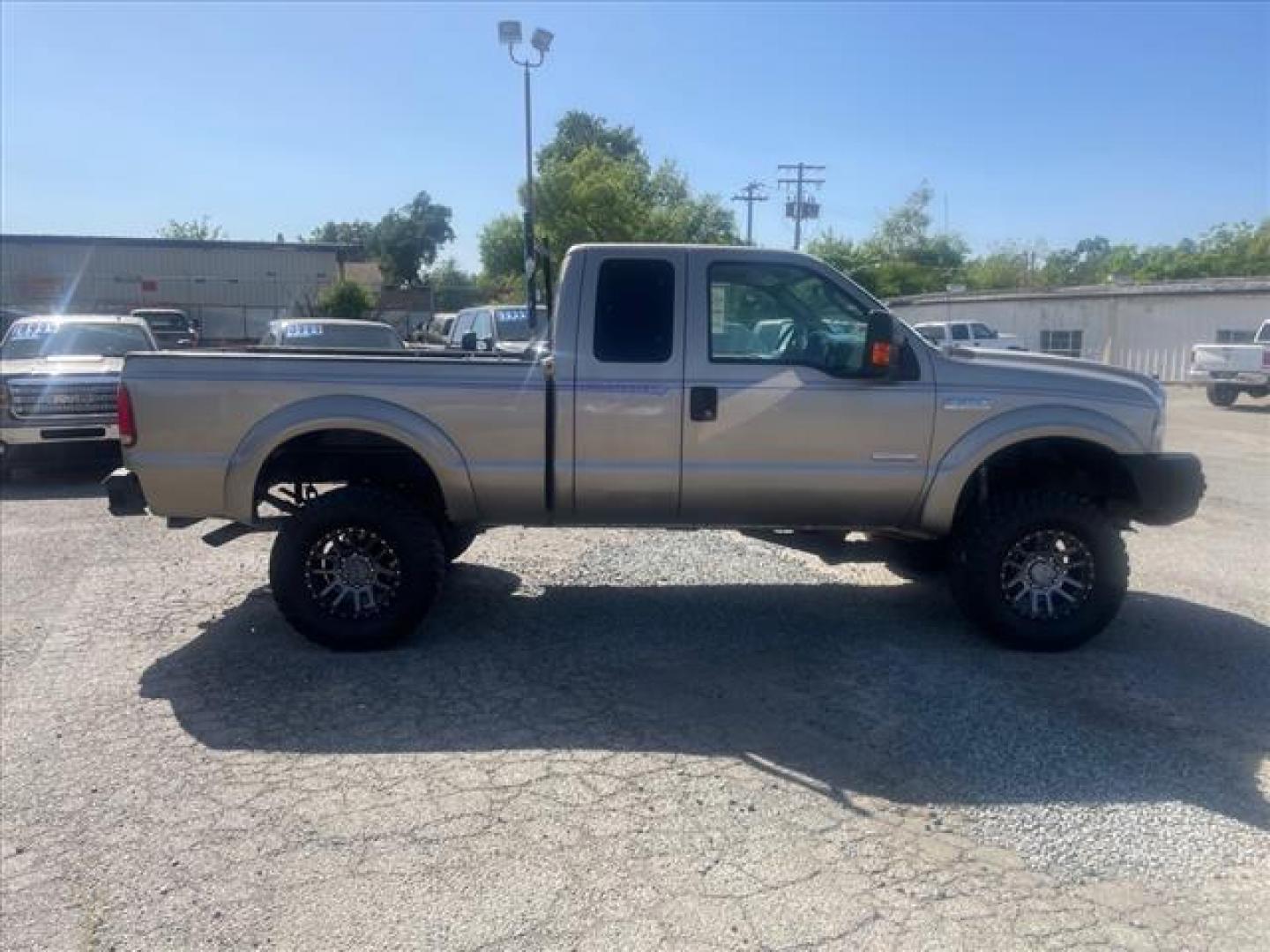 2006 Arizona Beige Clearcoat Metallic Ford F-250 Super Duty XLT (1FTSX21P76E) with an 6.0L Power Stroke 6.0L Diesel Turbo V8 325hp 560ft. lbs. Direct Injection engine, 5-Speed Automatic transmission, located at 800 Riverside Ave, Roseville, CA, 95678, (916) 773-4549, 38.732265, -121.291039 - Photo#5