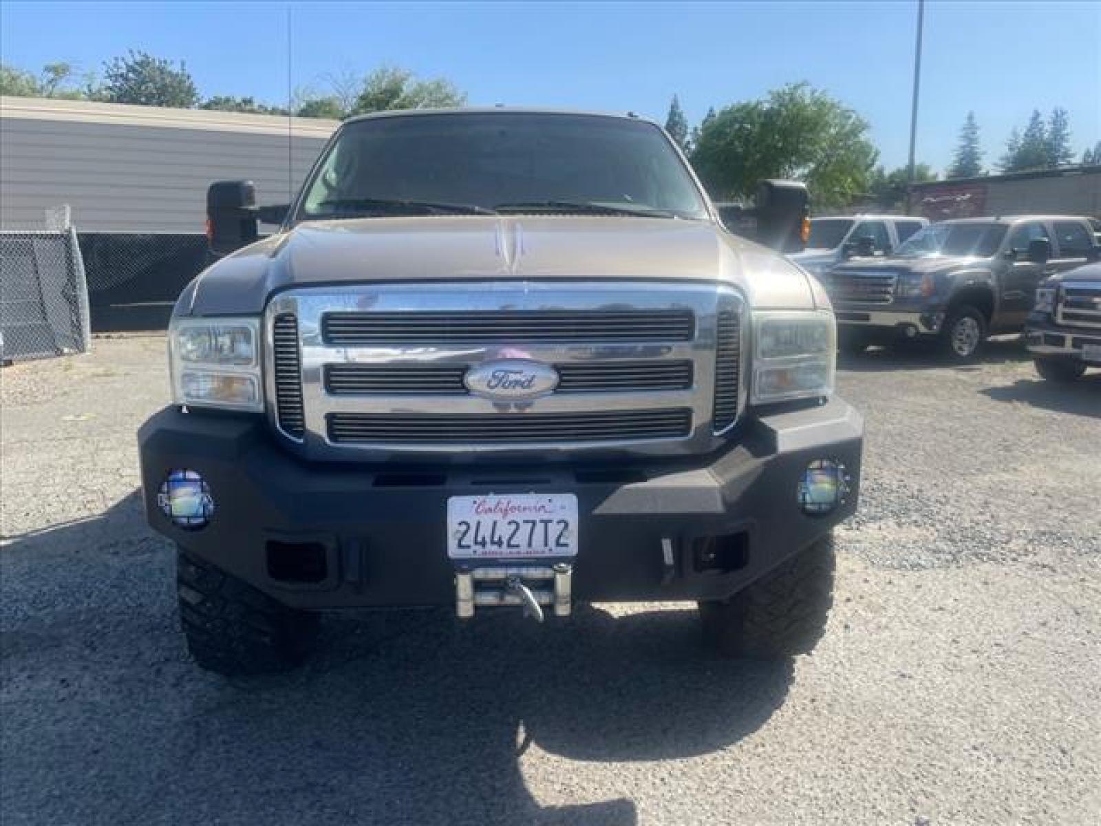 2006 Arizona Beige Clearcoat Metallic Ford F-250 Super Duty XLT (1FTSX21P76E) with an 6.0L Power Stroke 6.0L Diesel Turbo V8 325hp 560ft. lbs. Direct Injection engine, 5-Speed Automatic transmission, located at 800 Riverside Ave, Roseville, CA, 95678, (916) 773-4549, 38.732265, -121.291039 - DIESEL SUPER CAB 4X4 XLT LIFTED LOW MILES SERVICE RECORDS WINCH - Photo #7