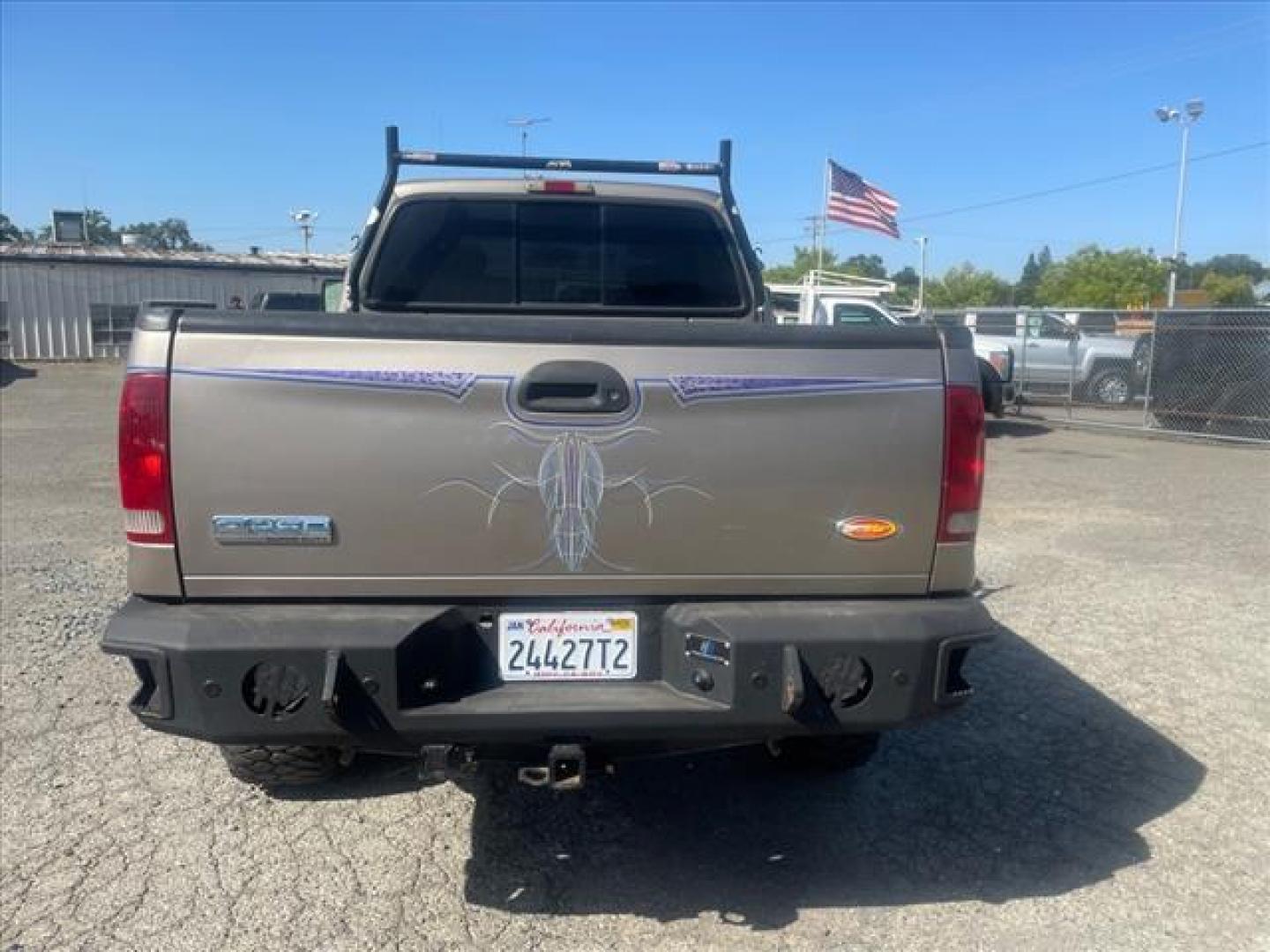 2006 Arizona Beige Clearcoat Metallic Ford F-250 Super Duty XLT (1FTSX21P76E) with an 6.0L Power Stroke 6.0L Diesel Turbo V8 325hp 560ft. lbs. Direct Injection engine, 5-Speed Automatic transmission, located at 800 Riverside Ave, Roseville, CA, 95678, (916) 773-4549, 38.732265, -121.291039 - DIESEL SUPER CAB 4X4 XLT LIFTED LOW MILES SERVICE RECORDS WINCH - Photo#8