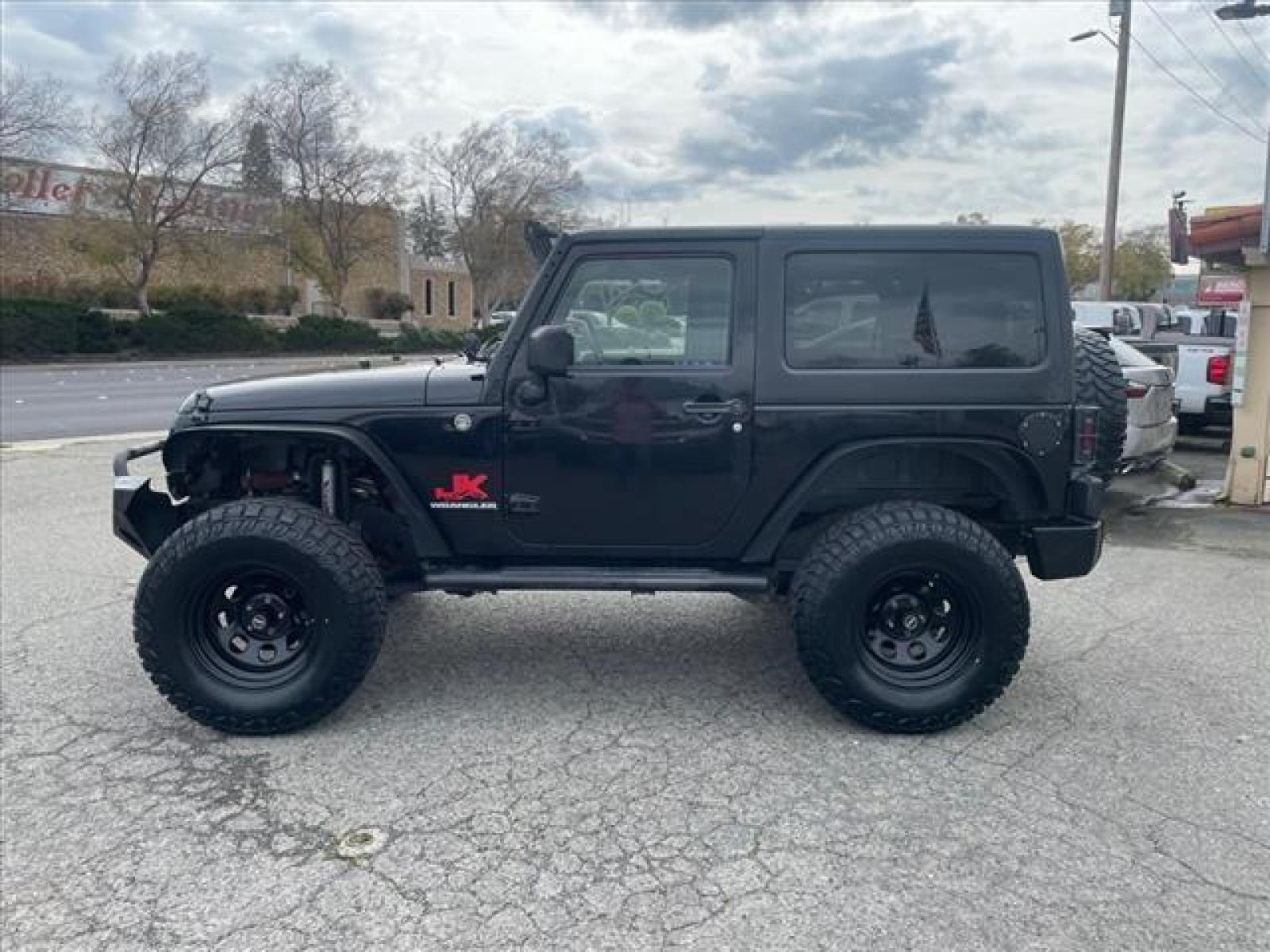 2009 Black Clear Coat Jeep Wrangler X (1J4FA24149L) with an 3.8L 3.8L V6 202hp 237ft. lbs. Sequential Multiport Fuel Injection engine, 6-Speed Manual transmission, located at 800 Riverside Ave, Roseville, CA, 95678, (916) 773-4549, 38.732265, -121.291039 - Photo #4