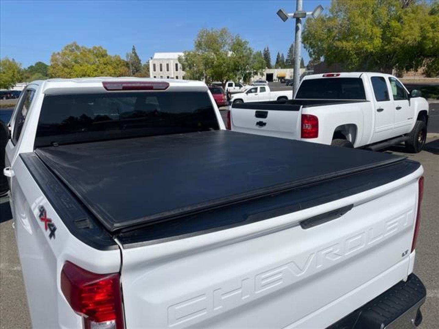 2019 Summit White Chevrolet Silverado 1500 LT (1GCUYDED8KZ) with an 5.3L EcoTec3 5.3L V8 355hp 383ft. lbs. Direct Injection engine, 8-Speed Shiftable Automatic transmission, located at 800 Riverside Ave, Roseville, CA, 95678, (916) 773-4549, 38.732265, -121.291039 - 4X4 CREW CAB LT NEW TIRES ONE OWNER SERVICE RECORDS ON CLEAN CARFAX - Photo#9