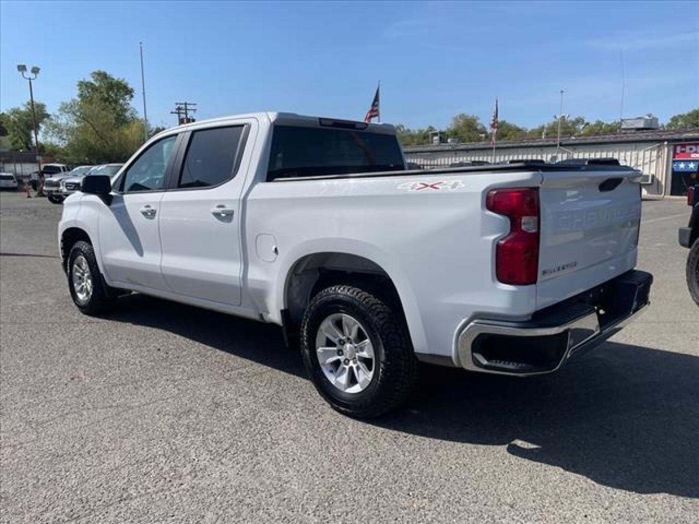 2019 Summit White Chevrolet Silverado 1500 LT (1GCUYDED8KZ) with an 5.3L EcoTec3 5.3L V8 355hp 383ft. lbs. Direct Injection engine, 8-Speed Shiftable Automatic transmission, located at 800 Riverside Ave, Roseville, CA, 95678, (916) 773-4549, 38.732265, -121.291039 - 4X4 CREW CAB LT NEW TIRES ONE OWNER SERVICE RECORDS ON CLEAN CARFAX - Photo#2