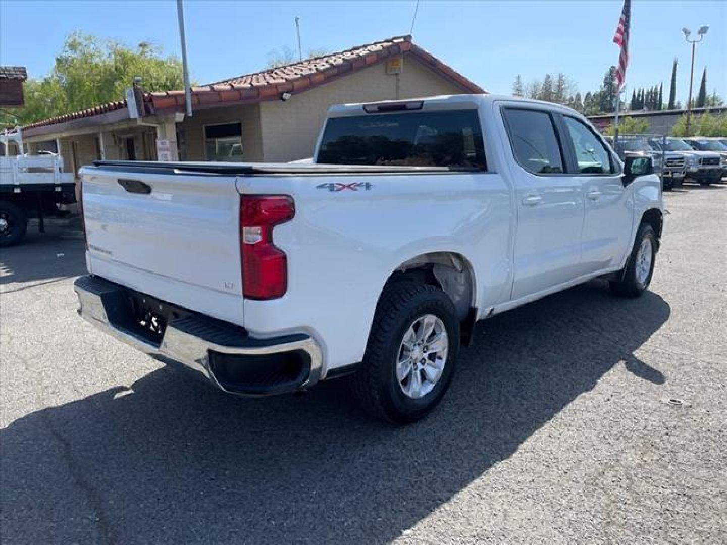 2019 Summit White Chevrolet Silverado 1500 LT (1GCUYDED8KZ) with an 5.3L EcoTec3 5.3L V8 355hp 383ft. lbs. Direct Injection engine, 8-Speed Shiftable Automatic transmission, located at 800 Riverside Ave, Roseville, CA, 95678, (916) 773-4549, 38.732265, -121.291039 - 4X4 CREW CAB LT NEW TIRES ONE OWNER SERVICE RECORDS ON CLEAN CARFAX - Photo#3