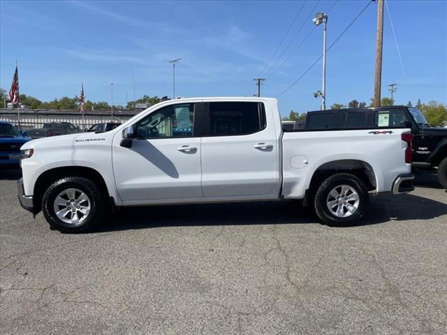 2019 Summit White Chevrolet Silverado 1500 LT (1GCUYDED8KZ) with an 5.3L EcoTec3 5.3L V8 355hp 383ft. lbs. Direct Injection engine, 8-Speed Shiftable Automatic transmission, located at 800 Riverside Ave, Roseville, CA, 95678, (916) 773-4549, 38.732265, -121.291039 - 4X4 CREW CAB LT NEW TIRES ONE OWNER SERVICE RECORDS ON CLEAN CARFAX - Photo#4