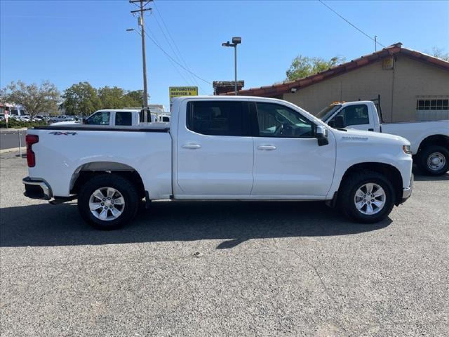 2019 Summit White Chevrolet Silverado 1500 LT (1GCUYDED8KZ) with an 5.3L EcoTec3 5.3L V8 355hp 383ft. lbs. Direct Injection engine, 8-Speed Shiftable Automatic transmission, located at 800 Riverside Ave, Roseville, CA, 95678, (916) 773-4549, 38.732265, -121.291039 - 4X4 CREW CAB LT NEW TIRES ONE OWNER SERVICE RECORDS ON CLEAN CARFAX - Photo#5