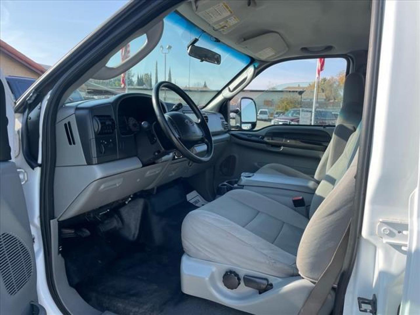 2007 Oxford White Clearcoat Ford F-350 Super Duty XLT (1FTWW31P77E) with an 6.0L 6.0L Turbo Diesel V8 OHV 32V Direct Injection engine, 5-Speed Automatic transmission, located at 800 Riverside Ave, Roseville, CA, 95678, (916) 773-4549, 38.732265, -121.291039 - Photo#9