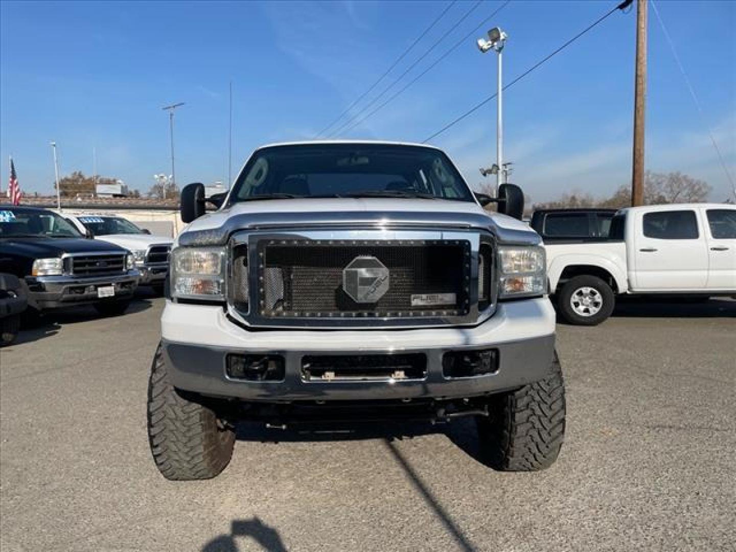 2007 Oxford White Clearcoat Ford F-350 Super Duty XLT (1FTWW31P77E) with an 6.0L 6.0L Turbo Diesel V8 OHV 32V Direct Injection engine, 5-Speed Automatic transmission, located at 800 Riverside Ave, Roseville, CA, 95678, (916) 773-4549, 38.732265, -121.291039 - Photo#7