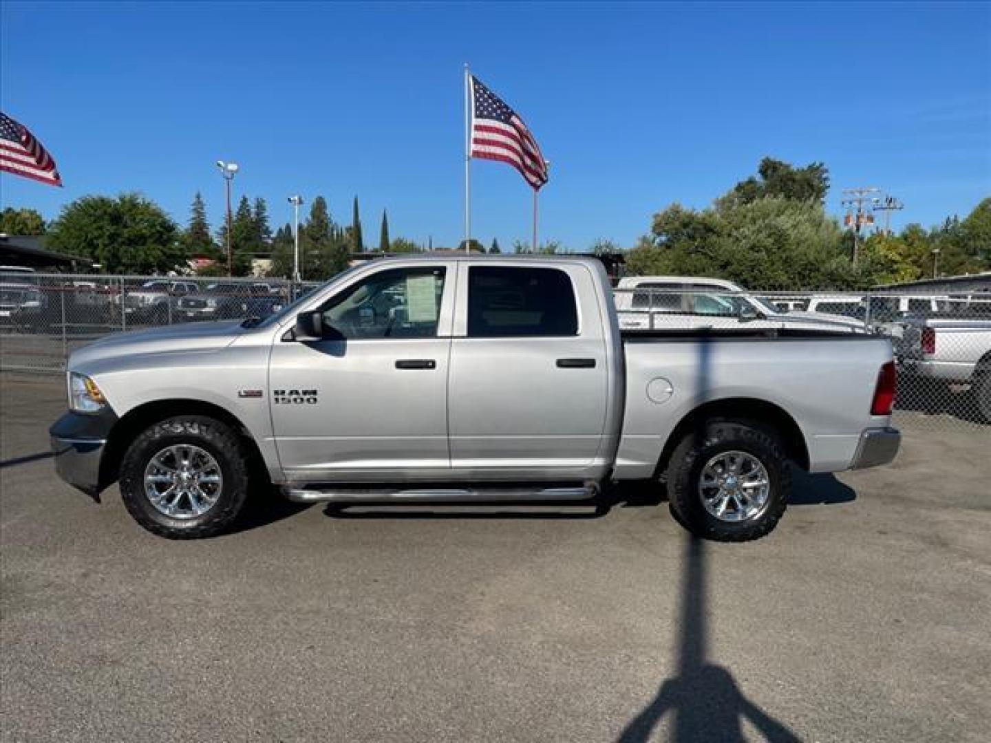 2015 Bright Silver Metallic Clear Coat RAM 1500 Tradesman (3C6RR7KT9FG) with an 5.7L HEMI 5.7L V8 395hp 410ft. lbs. Sequential Multiport Fuel Injection engine, 8-Speed Shiftable Automatic transmission, located at 800 Riverside Ave, Roseville, CA, 95678, (916) 773-4549, 38.732265, -121.291039 - 4X4 TRADESMAN CREW CAB 5.7 HEMI V8 - Photo#4