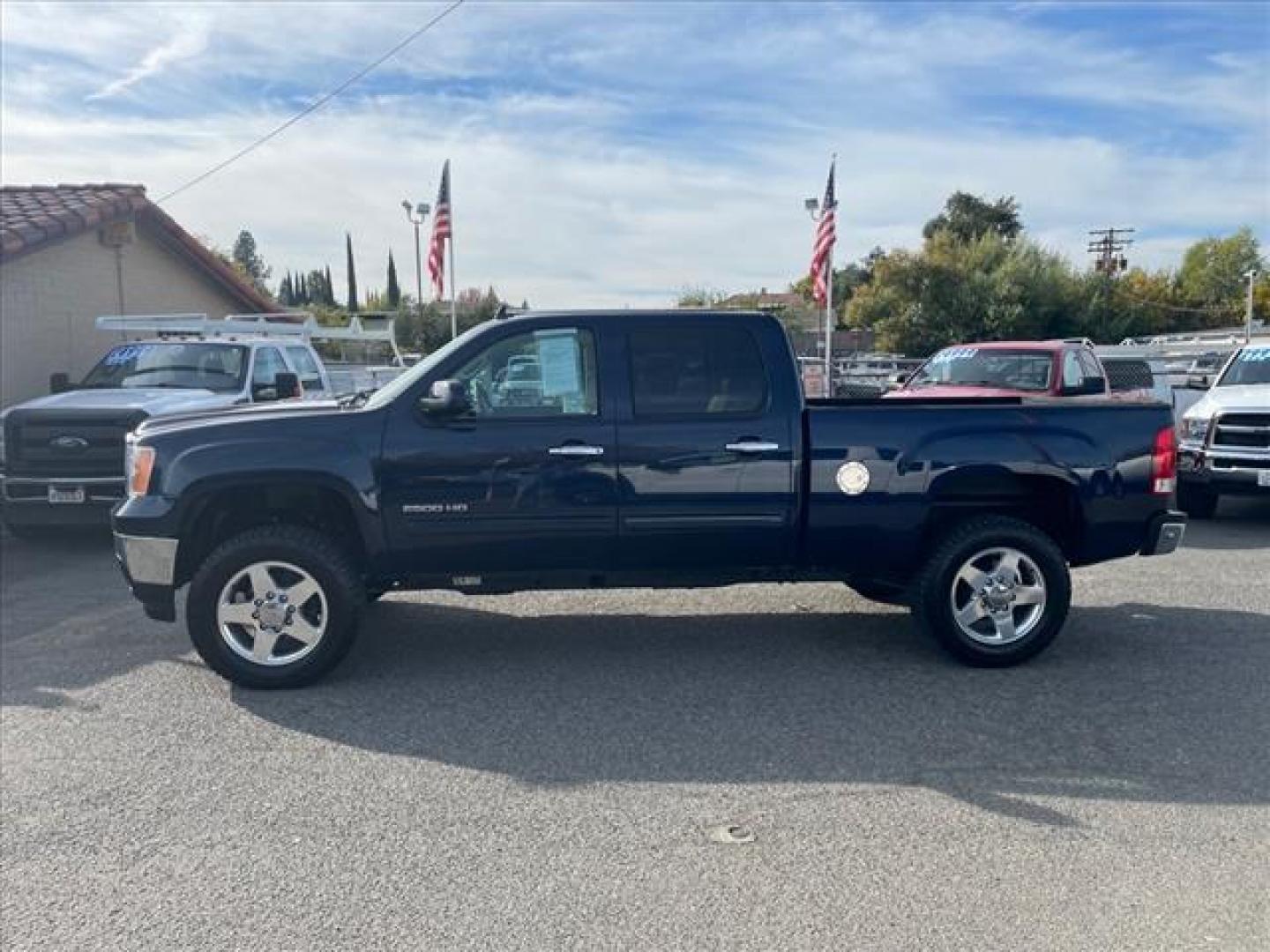 2012 Midnight Blue Metallic GMC Sierra 2500HD SLT (1GT121E87CF) with an 6.6L Duramax 6.6L Diesel Turbo V8 397hp 765ft. lbs. Common Rail Direct Injection engine, Allison 1000 6-Speed Shiftable Automatic transmission, located at 800 Riverside Ave, Roseville, CA, 95678, (916) 773-4549, 38.732265, -121.291039 - Photo#4