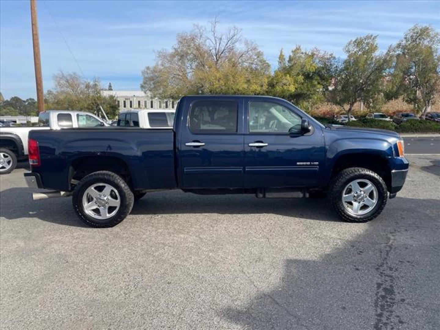 2012 Midnight Blue Metallic GMC Sierra 2500HD SLT (1GT121E87CF) with an 6.6L Duramax 6.6L Diesel Turbo V8 397hp 765ft. lbs. Common Rail Direct Injection engine, Allison 1000 6-Speed Shiftable Automatic transmission, located at 800 Riverside Ave, Roseville, CA, 95678, (916) 773-4549, 38.732265, -121.291039 - Photo#5