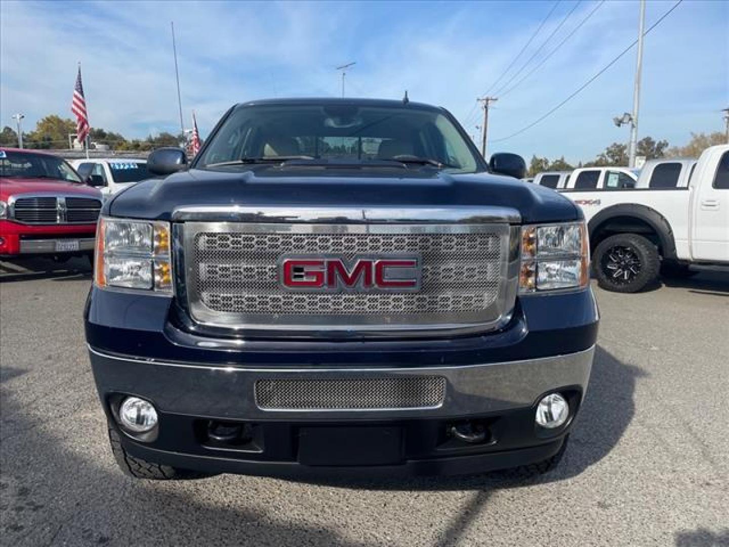 2012 Midnight Blue Metallic GMC Sierra 2500HD SLT (1GT121E87CF) with an 6.6L Duramax 6.6L Diesel Turbo V8 397hp 765ft. lbs. Common Rail Direct Injection engine, Allison 1000 6-Speed Shiftable Automatic transmission, located at 800 Riverside Ave, Roseville, CA, 95678, (916) 773-4549, 38.732265, -121.291039 - Photo#7