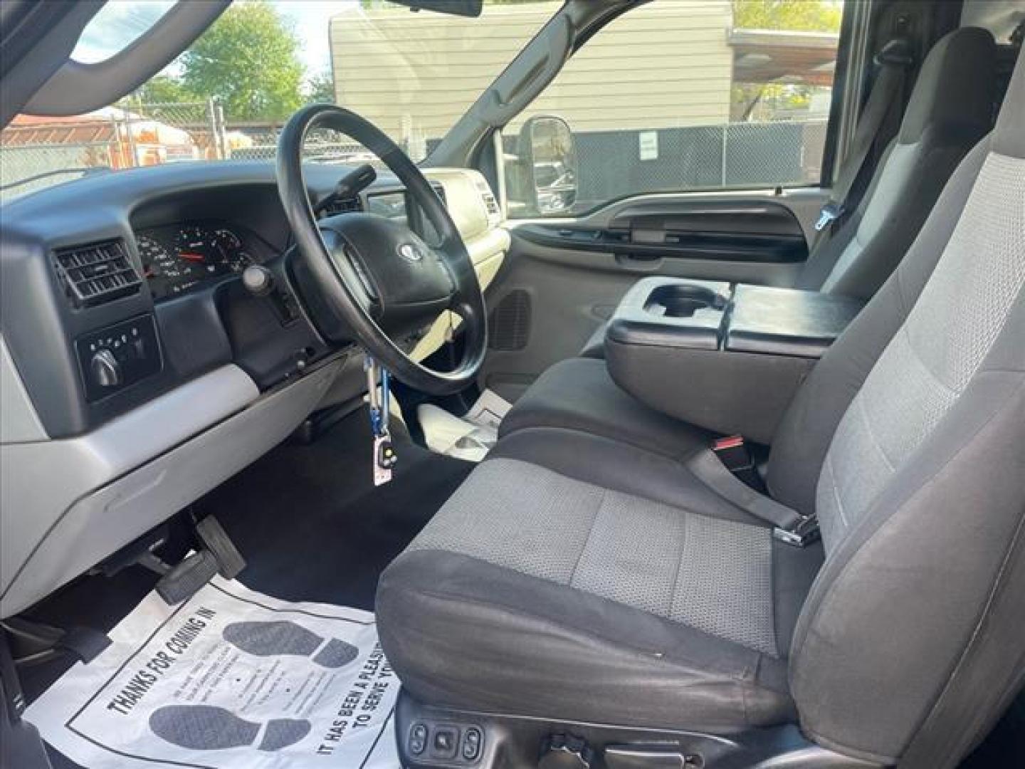 2004 Dark Shadow Grey Clearcoat Metallic Ford F-250 Super Duty XLT (1FTNW21P94E) with an Power Stroke 6.0L Diesel Turbo V8 325hp 560ft. lbs. Other engine, 5-Speed Automatic transmission, located at 800 Riverside Ave, Roseville, CA, 95678, (916) 773-4549, 38.732265, -121.291039 - Photo#11