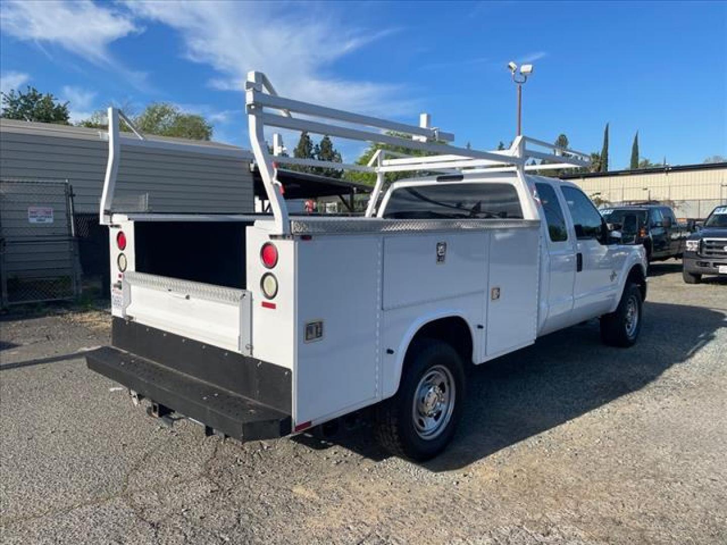 2015 White Ford F-350 Super Duty XL (1FD8X3FT7FE) with an 6.7L Power Stroke 6.7L Biodiesel Turbo V8 300hp 660ft. lbs. Common Rail Direct Injection engine, 6-Speed Shiftable Automatic transmission, located at 800 Riverside Ave, Roseville, CA, 95678, (916) 773-4549, 38.732265, -121.291039 - Photo#4