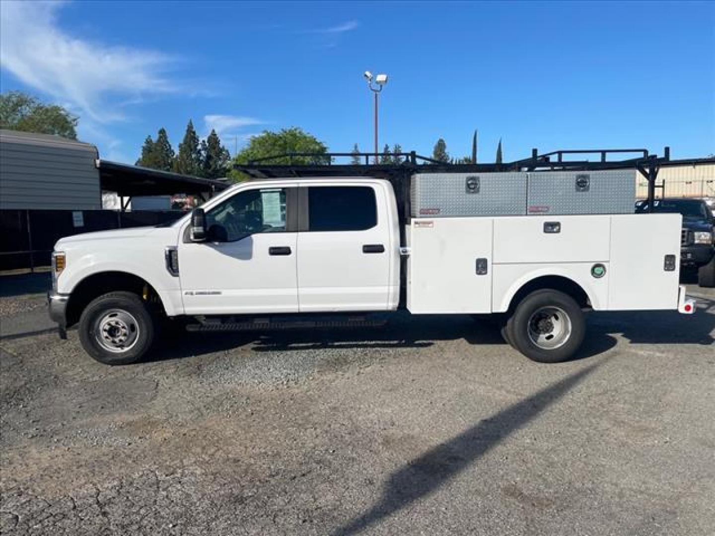 2019 White Ford F-350 Super Duty XL (1FD8W3HT2KE) with an 6.7L Power Stroke 6.7L Biodiesel Turbo V8 330hp 750ft. lbs. Common Rail Direct Injection engine, 6-Speed Shiftable Automatic transmission, located at 800 Riverside Ave, Roseville, CA, 95678, (916) 773-4549, 38.732265, -121.291039 - DIESEL CREW CAB DUALLY 4X4 UTILITY BED SERVICE RECORDS ON CLEAN CARFAX - Photo#5