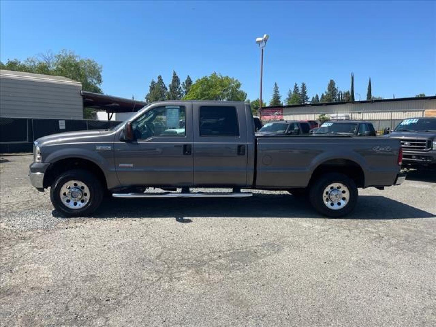 2005 Dark Shadow Grey Clearcoat Metallic Ford F-250 Super Duty XLT (1FTSW21P05E) with an 6.0L Power Stroke 6.0L Diesel Turbo V8 325hp 560ft. lbs. Direct Injection engine, 5-Speed Automatic transmission, located at 800 Riverside Ave, Roseville, CA, 95678, (916) 773-4549, 38.732265, -121.291039 - DIESEL CREW CAB 4X4 XLT LOW MILES NEW EGR AND OIL COOLER ONE OWNER CLEAN CARFAX - Photo#4