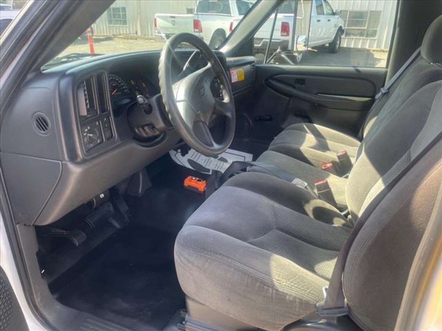 2007 Summit White Chevrolet Silverado 3500 Classic Work Truck (1GBJC34D17E) with an V-8 Other engine, Allison 1000 6-Speed Shiftable Automatic transmission, located at 800 Riverside Ave, Roseville, CA, 95678, (916) 773-4549, 38.732265, -121.291039 - DURAMAX DIESEL HYDRAULIC DUMP BED DUAL FUEL TANKS LOW MILES ALLISON TRANSMISSION SERVICE RECORDS ON CLEAN CARFAX - Photo#10