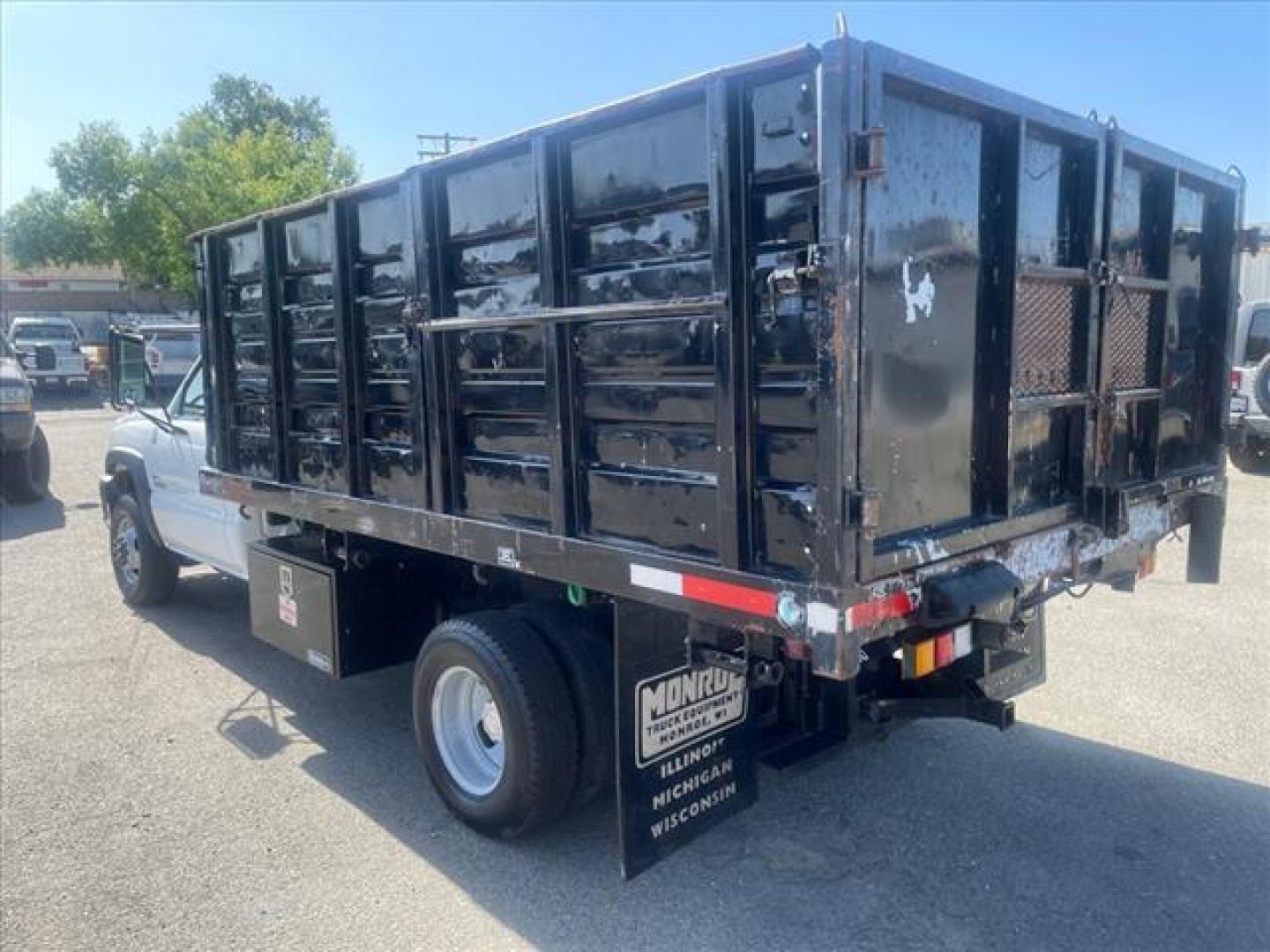 2007 Summit White Chevrolet Silverado 3500 Classic Work Truck (1GBJC34D17E) with an V-8 Other engine, Allison 1000 6-Speed Shiftable Automatic transmission, located at 800 Riverside Ave, Roseville, CA, 95678, (916) 773-4549, 38.732265, -121.291039 - DURAMAX DIESEL HYDRAULIC DUMP BED DUAL FUEL TANKS LOW MILES ALLISON TRANSMISSION SERVICE RECORDS ON CLEAN CARFAX - Photo#3