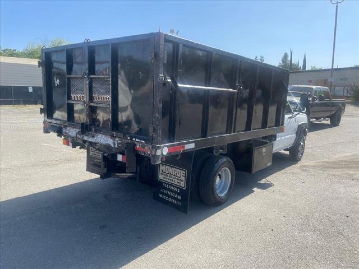 2007 Summit White Chevrolet Silverado 3500 Classic Work Truck (1GBJC34D17E) with an V-8 Other engine, Allison 1000 6-Speed Shiftable Automatic transmission, located at 800 Riverside Ave, Roseville, CA, 95678, (916) 773-4549, 38.732265, -121.291039 - DURAMAX DIESEL HYDRAULIC DUMP BED DUAL FUEL TANKS LOW MILES ALLISON TRANSMISSION SERVICE RECORDS ON CLEAN CARFAX - Photo#4