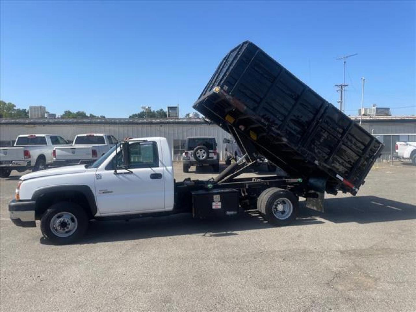 2007 Summit White Chevrolet Silverado 3500 Classic Work Truck (1GBJC34D17E) with an V-8 Other engine, Allison 1000 6-Speed Shiftable Automatic transmission, located at 800 Riverside Ave, Roseville, CA, 95678, (916) 773-4549, 38.732265, -121.291039 - DURAMAX DIESEL HYDRAULIC DUMP BED DUAL FUEL TANKS LOW MILES ALLISON TRANSMISSION SERVICE RECORDS ON CLEAN CARFAX - Photo#6