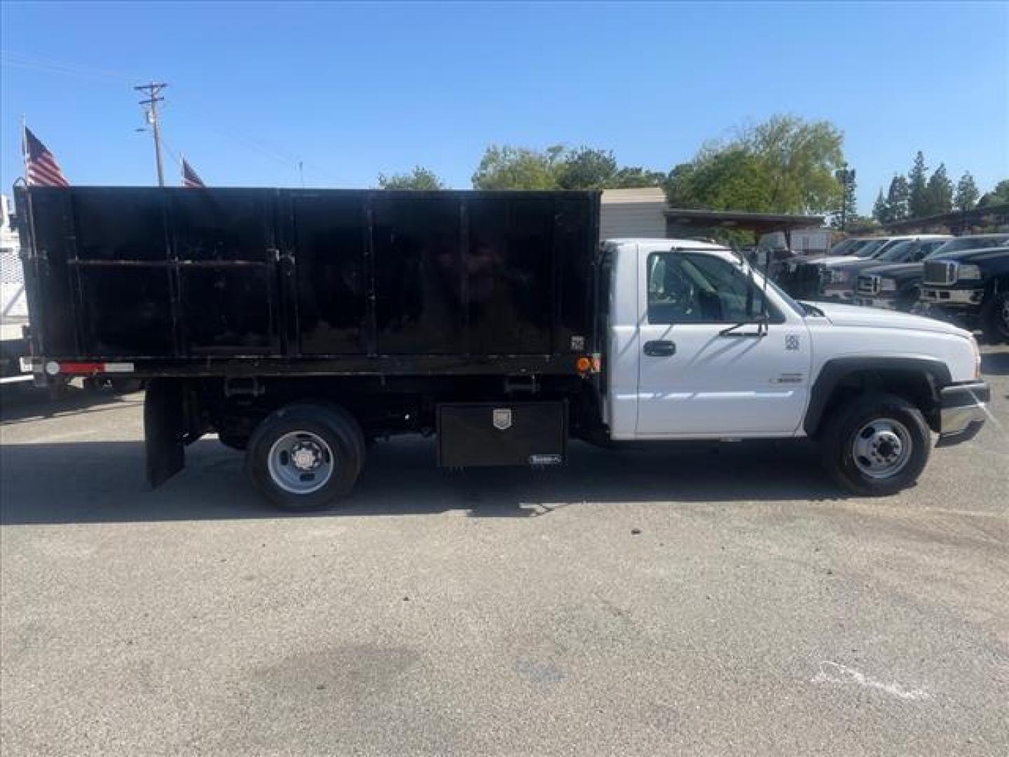 2007 Summit White Chevrolet Silverado 3500 Classic Work Truck (1GBJC34D17E) with an V-8 Other engine, Allison 1000 6-Speed Shiftable Automatic transmission, located at 800 Riverside Ave, Roseville, CA, 95678, (916) 773-4549, 38.732265, -121.291039 - DURAMAX DIESEL HYDRAULIC DUMP BED DUAL FUEL TANKS LOW MILES ALLISON TRANSMISSION SERVICE RECORDS ON CLEAN CARFAX - Photo#7