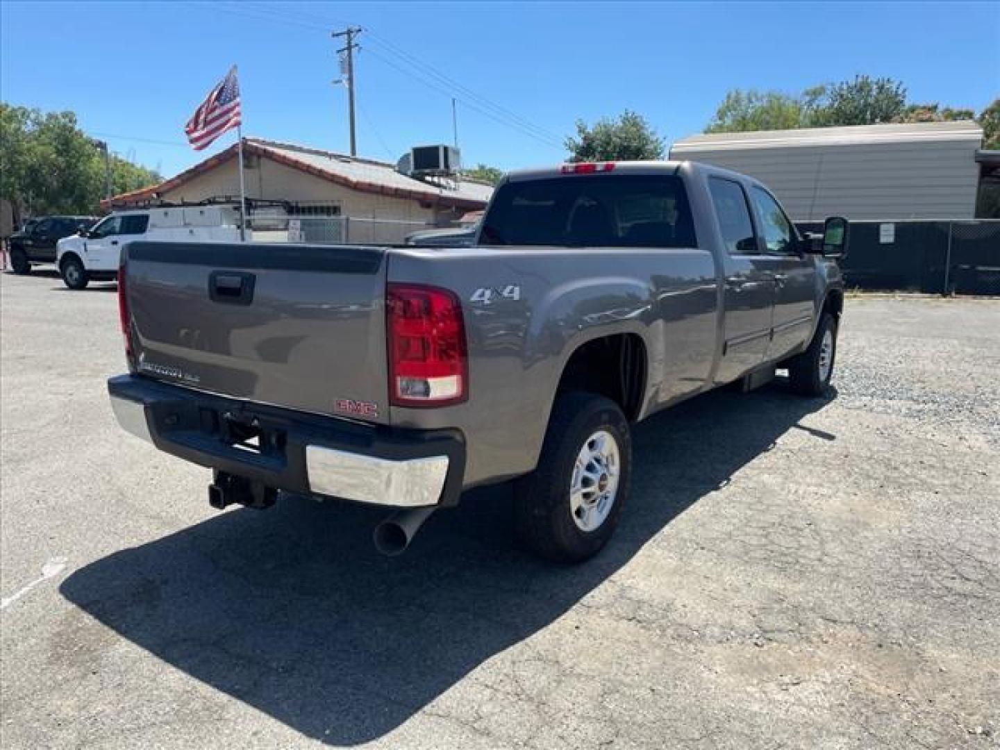 2014 Light Autumnwood Metallic GMC Sierra 2500HD SLE (1GT120C8XEF) with an 6.6L Duramax 6.6L Diesel Turbo V8 397hp 765ft. lbs. Common Rail Direct Injection engine, Allison 1000 6-Speed Shiftable Automatic transmission, located at 800 Riverside Ave, Roseville, CA, 95678, (916) 773-4549, 38.732265, -121.291039 - DURAMAX DIESEL CREW CAB 4X4 SLE ALLISON TRANSMISSION - Photo#4