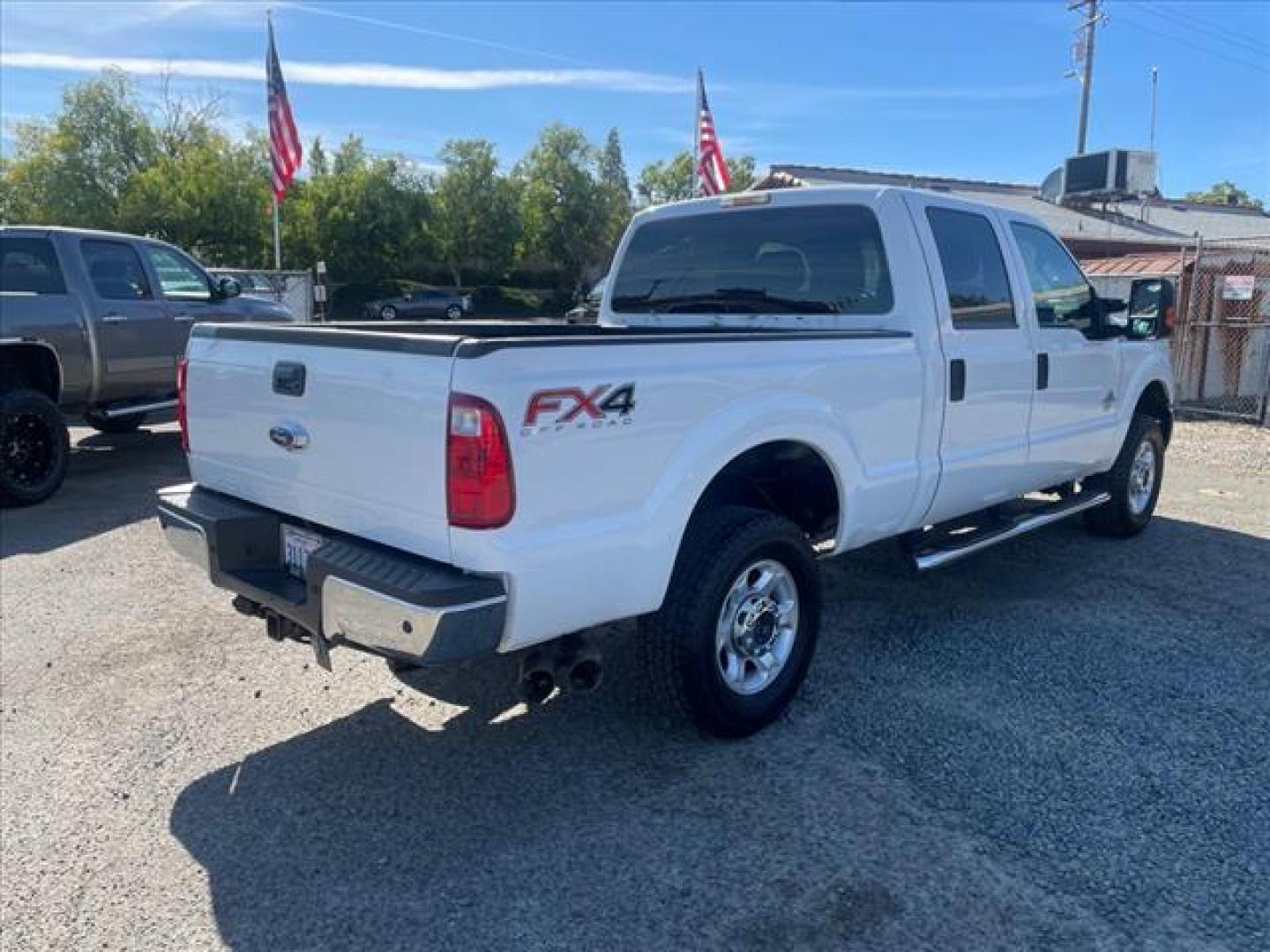 2015 Oxford White Ford F-250 Super Duty XLT (1FT7W2BT1FE) with an 6.7L Power Stroke 6.7L Biodiesel Turbo V8 440hp 860ft. lbs. Common Rail Direct Injection engine, 6-Speed Shiftable Automatic transmission, located at 800 Riverside Ave, Roseville, CA, 95678, (916) 773-4549, 38.732265, -121.291039 - Photo#3