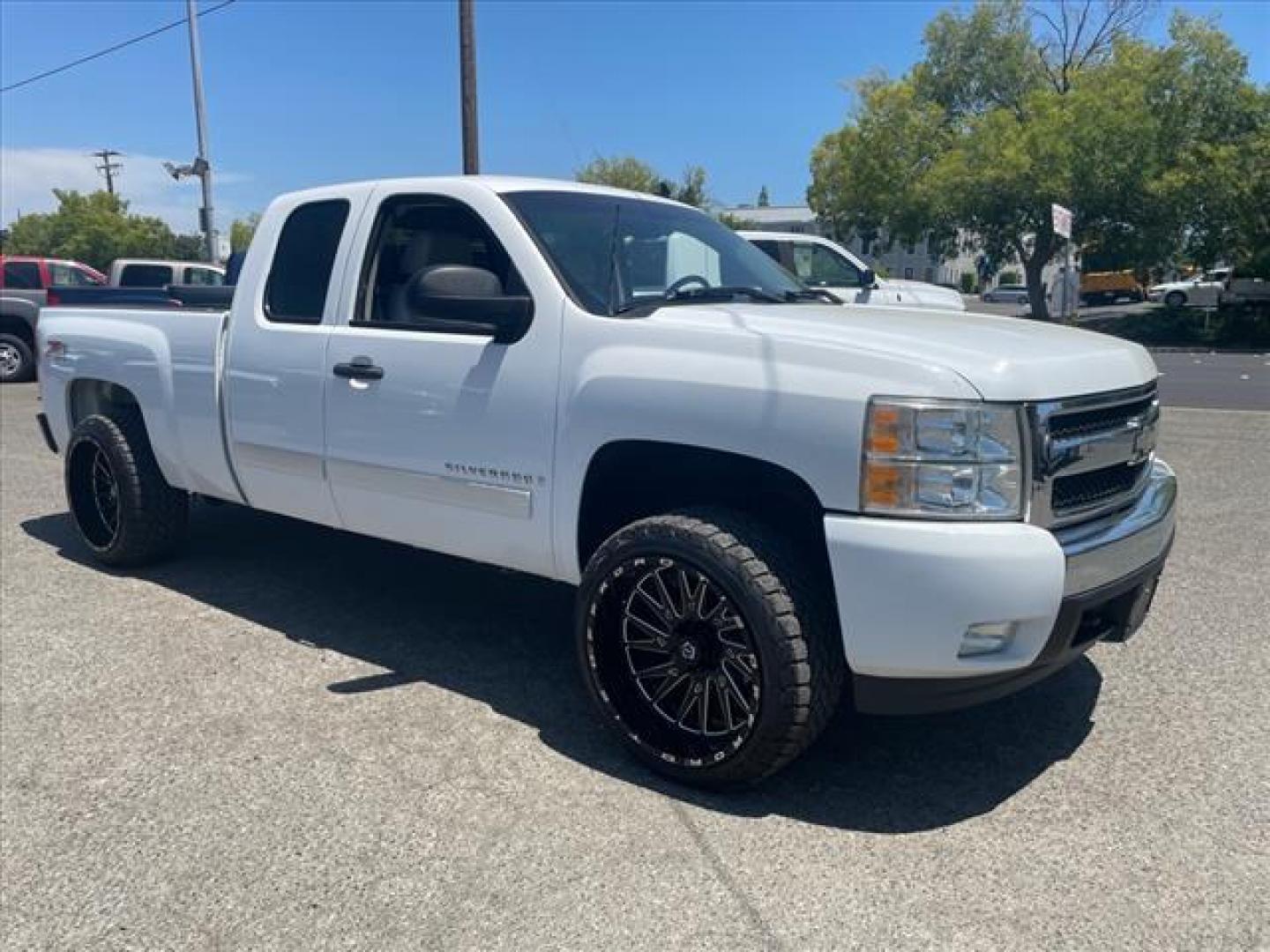 2007 White Chevrolet Silverado 1500 LT1 (1GCEK19057Z) with an 5.3L Vortec 5.3L Flex Fuel V8 315hp 338ft. lbs. Fuel Injected engine, 4-Speed Automatic transmission, located at 800 Riverside Ave, Roseville, CA, 95678, (916) 773-4549, 38.732265, -121.291039 - Photo#1