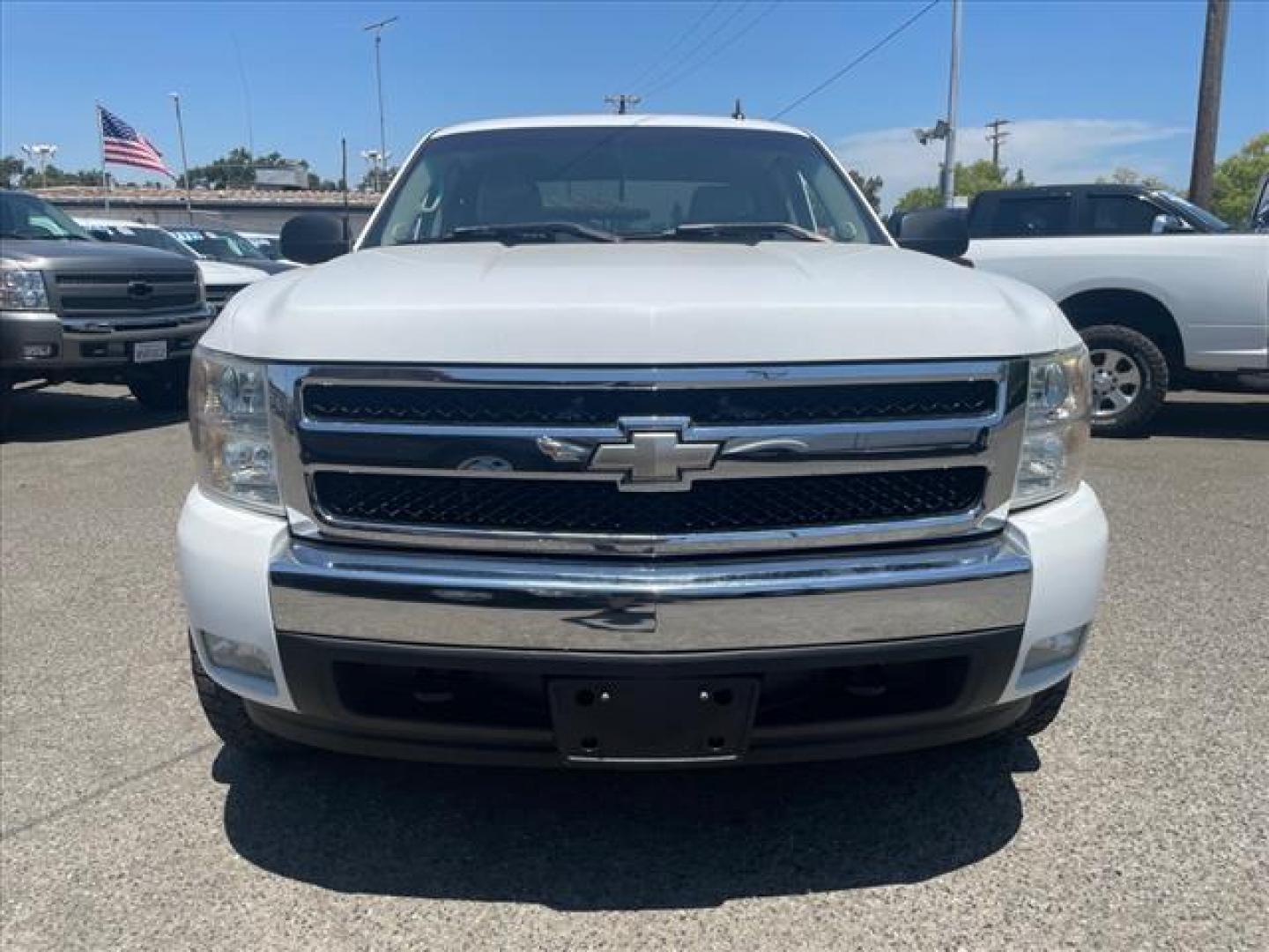 2007 White Chevrolet Silverado 1500 LT1 (1GCEK19057Z) with an 5.3L Vortec 5.3L Flex Fuel V8 315hp 338ft. lbs. Fuel Injected engine, 4-Speed Automatic transmission, located at 800 Riverside Ave, Roseville, CA, 95678, (916) 773-4549, 38.732265, -121.291039 - 4X4 Z71 EXTENDED CAB LT LOW MILES LEATHER - Photo#7