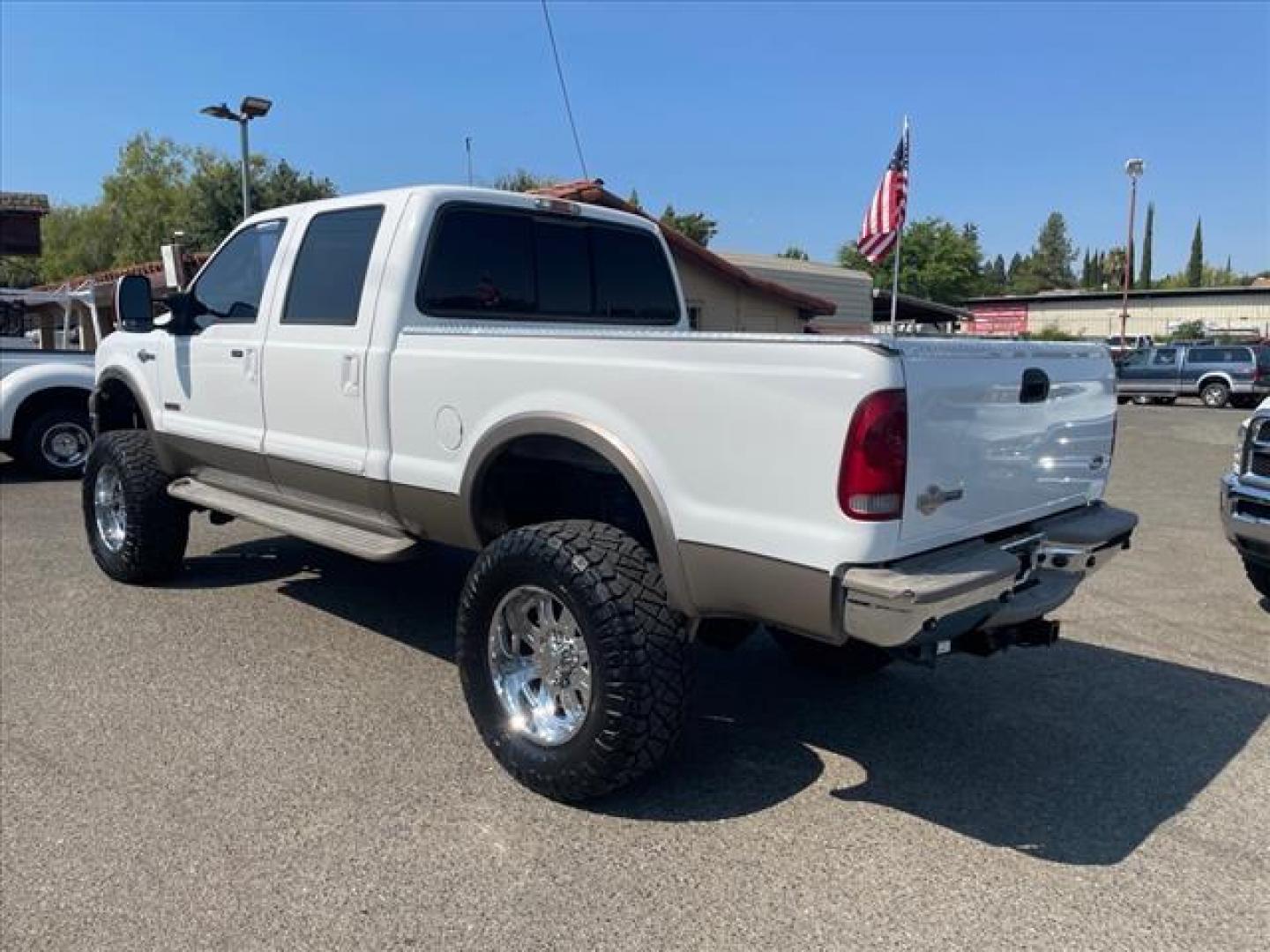 2006 Oxford White Clearcoat/Arizona Beige Ford F-250 Super Duty King Ranch (1FTSW21P96E) with an 0.0 8 Cylinder Direct Injection engine, 5-Speed Automatic transmission, located at 800 Riverside Ave, Roseville, CA, 95678, (916) 773-4549, 38.732265, -121.291039 - Photo#3