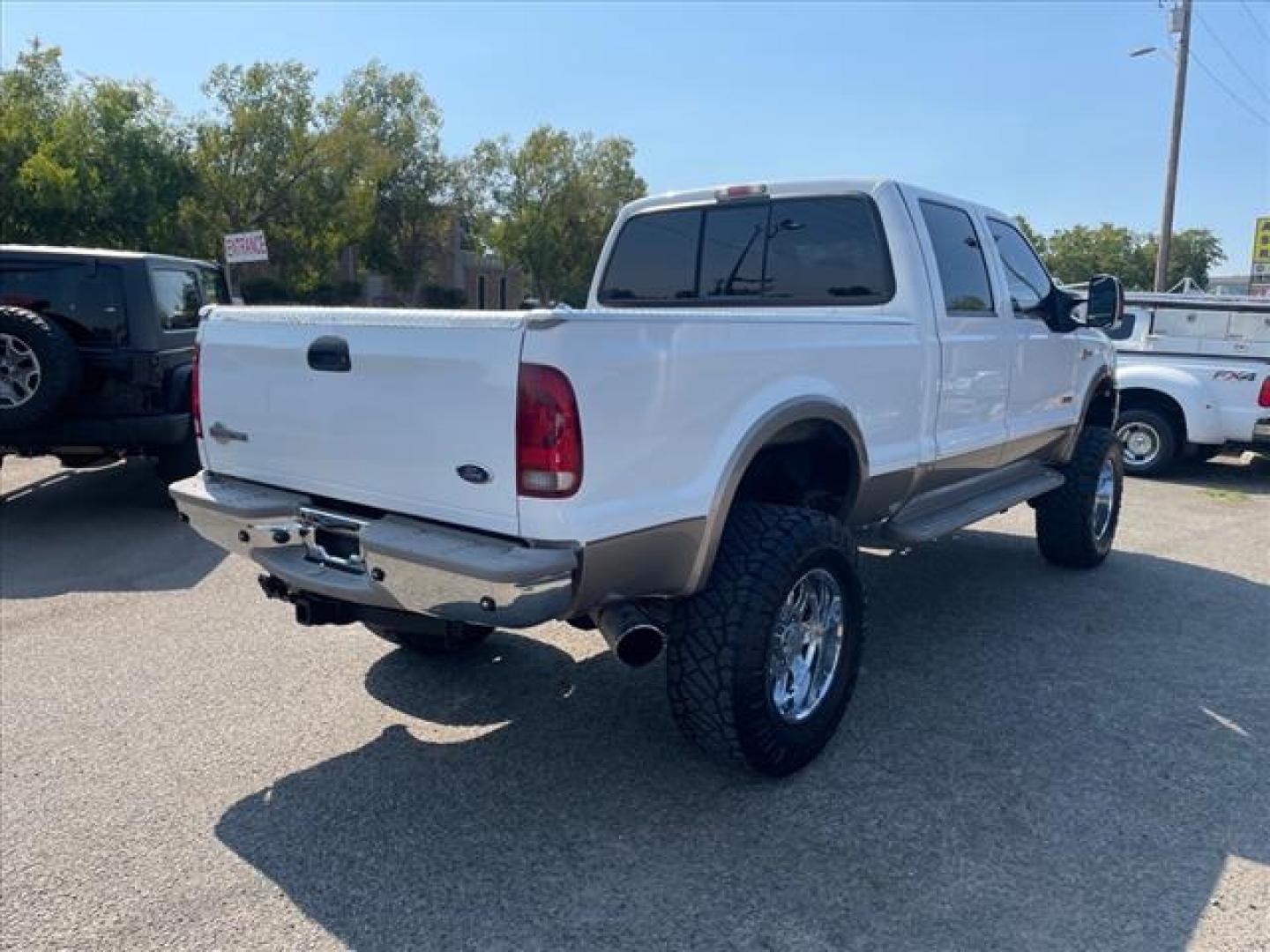 2006 Oxford White Clearcoat/Arizona Beige Ford F-250 Super Duty King Ranch (1FTSW21P96E) with an 0.0 8 Cylinder Direct Injection engine, 5-Speed Automatic transmission, located at 800 Riverside Ave, Roseville, CA, 95678, (916) 773-4549, 38.732265, -121.291039 - Photo#4