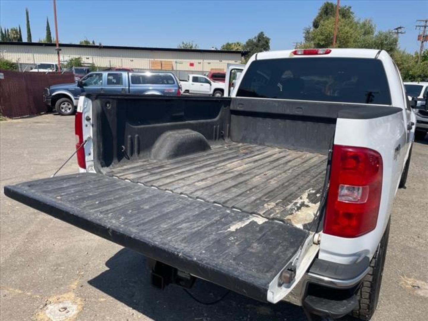 2014 Summit White Chevrolet Silverado 2500HD LT (1GC1KXE88EF) with an 6.6L Duramax 6.6L Diesel Turbo V8 397hp 765ft. lbs. Common Rail Direct Injection engine, Allison 1000 6-Speed Shiftable Automatic transmission, located at 800 Riverside Ave, Roseville, CA, 95678, (916) 773-4549, 38.732265, -121.291039 - Photo#9