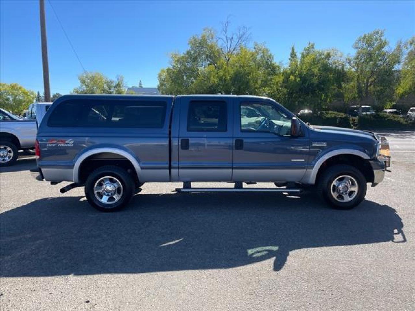 2006 Medium Wedgewood Blue Clearcoat Ford F-250 Super Duty Lariat (1FTSW21PX6E) with an 6.0L Power Stroke 6.0L Diesel Turbo V8 325hp 560ft. lbs. Direct Injection engine, 5-Speed Automatic transmission, located at 800 Riverside Ave, Roseville, CA, 95678, (916) 773-4549, 38.732265, -121.291039 - Photo#5