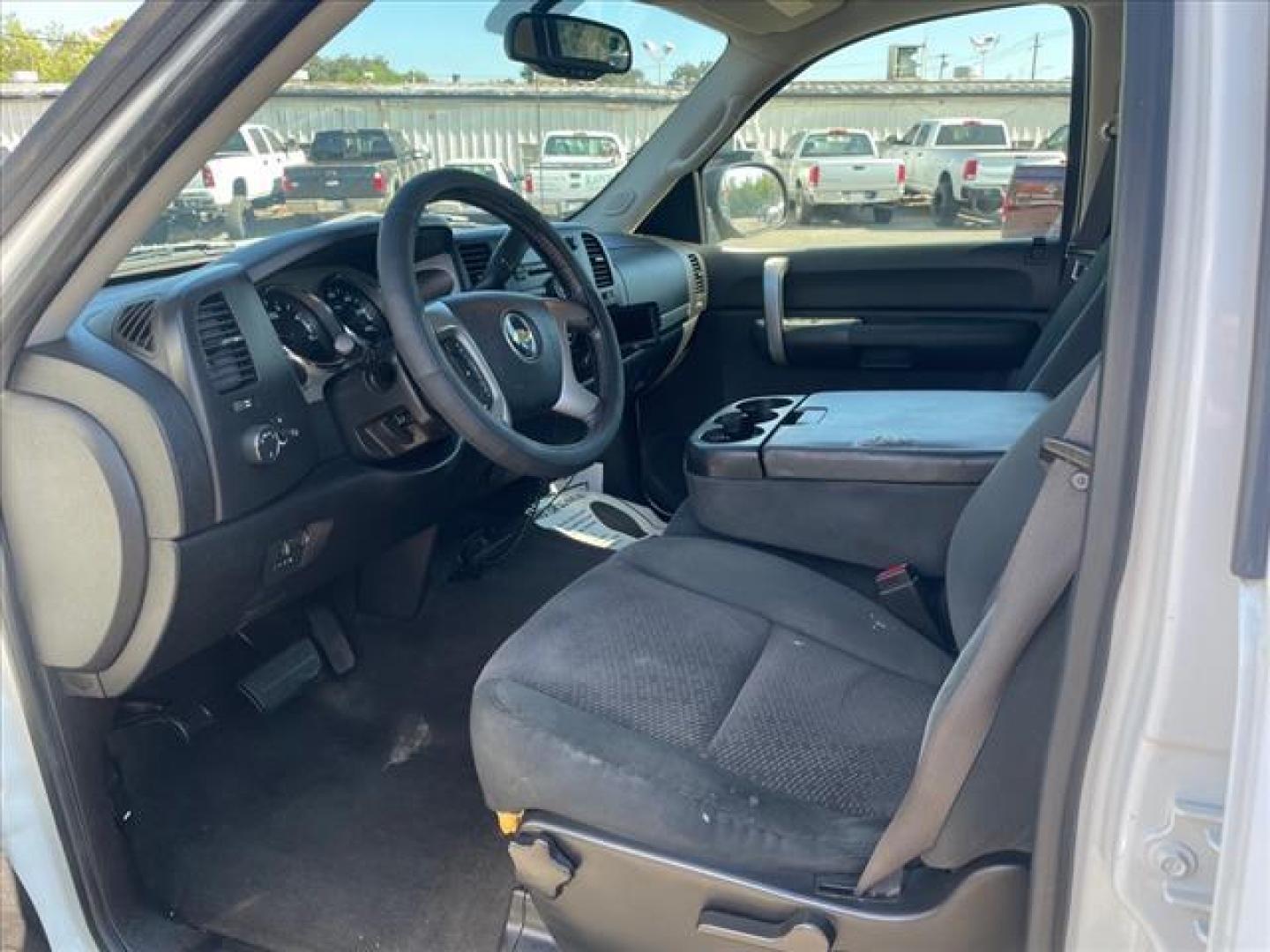 2007 Summit White Chevrolet Silverado 2500HD LT1 (1GCHC23617F) with an 6.6L Duramax 6.6L V8 Turbo 365hp 660ft. lbs. Direct Injection engine, Allison 1000 6-Speed Shiftable Automatic transmission, located at 800 Riverside Ave, Roseville, CA, 95678, (916) 773-4549, 38.732265, -121.291039 - DURAMAX DIESEL CREW CAB LT ALLISON TRANSMISSION SERVICE RECORDS ON CLEAN CARFAX - Photo#11