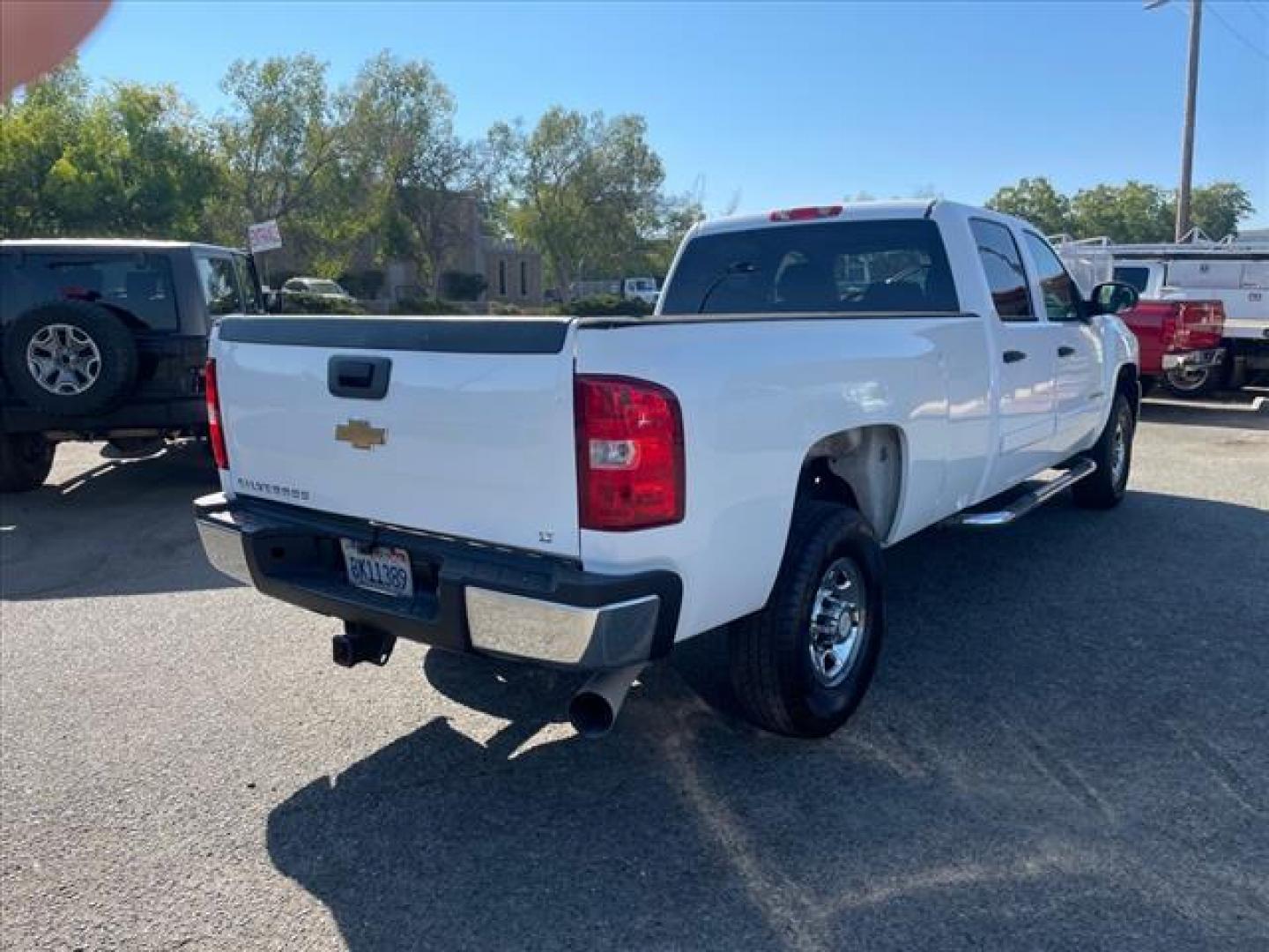 2007 Summit White Chevrolet Silverado 2500HD LT1 (1GCHC23617F) with an 6.6L Duramax 6.6L V8 Turbo 365hp 660ft. lbs. Direct Injection engine, Allison 1000 6-Speed Shiftable Automatic transmission, located at 800 Riverside Ave, Roseville, CA, 95678, (916) 773-4549, 38.732265, -121.291039 - DURAMAX DIESEL CREW CAB LT ALLISON TRANSMISSION SERVICE RECORDS ON CLEAN CARFAX - Photo#4