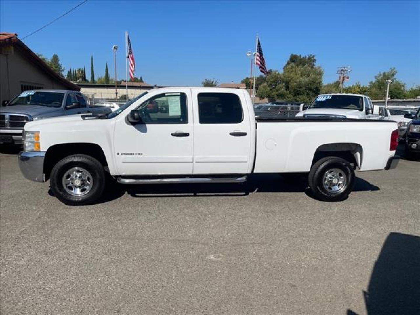 2007 Summit White Chevrolet Silverado 2500HD LT1 (1GCHC23617F) with an 6.6L Duramax 6.6L V8 Turbo 365hp 660ft. lbs. Direct Injection engine, Allison 1000 6-Speed Shiftable Automatic transmission, located at 800 Riverside Ave, Roseville, CA, 95678, (916) 773-4549, 38.732265, -121.291039 - DURAMAX DIESEL CREW CAB LT ALLISON TRANSMISSION SERVICE RECORDS ON CLEAN CARFAX - Photo#5