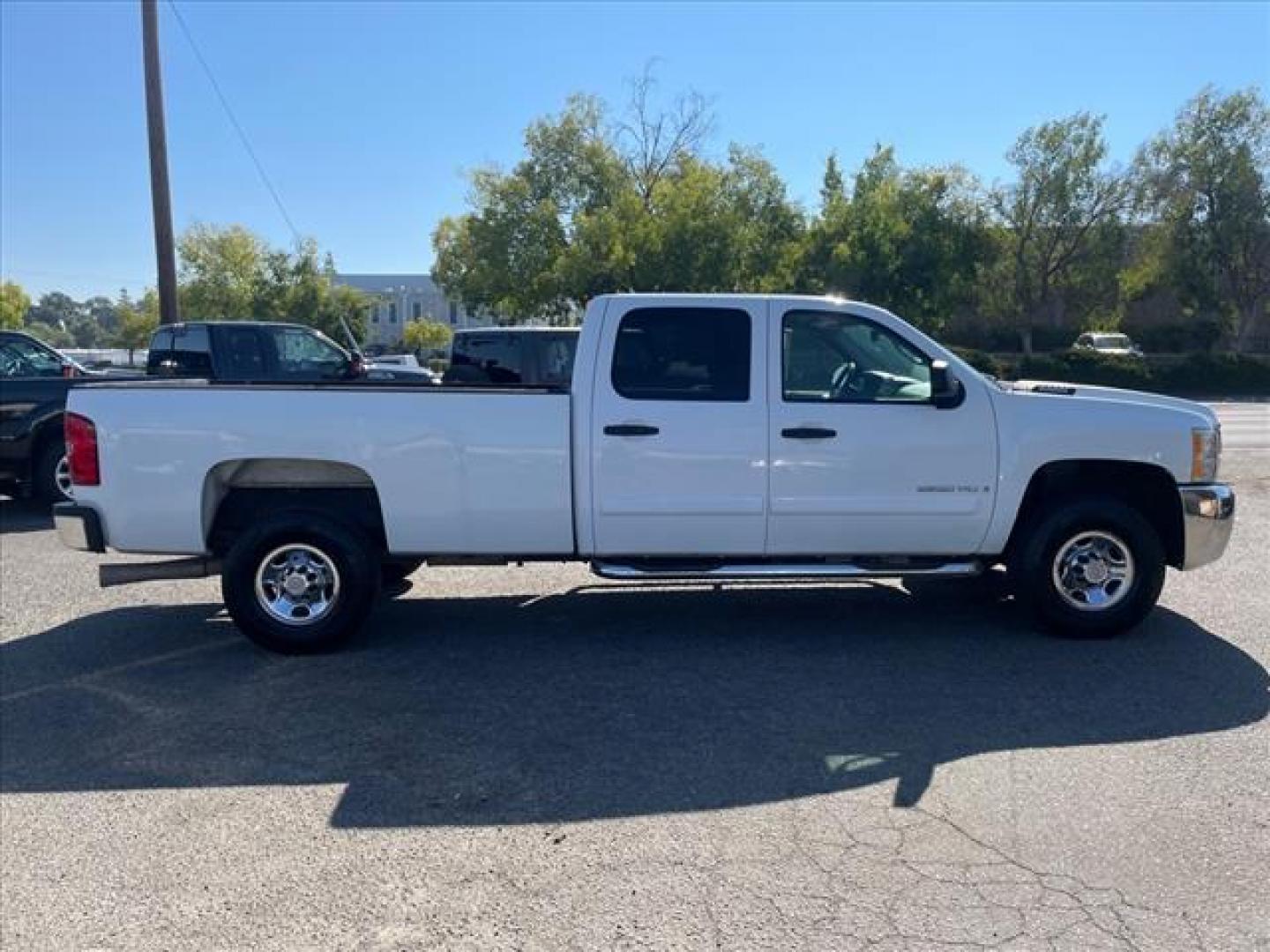 2007 Summit White Chevrolet Silverado 2500HD LT1 (1GCHC23617F) with an 6.6L Duramax 6.6L V8 Turbo 365hp 660ft. lbs. Direct Injection engine, Allison 1000 6-Speed Shiftable Automatic transmission, located at 800 Riverside Ave, Roseville, CA, 95678, (916) 773-4549, 38.732265, -121.291039 - DURAMAX DIESEL CREW CAB LT ALLISON TRANSMISSION SERVICE RECORDS ON CLEAN CARFAX - Photo#6