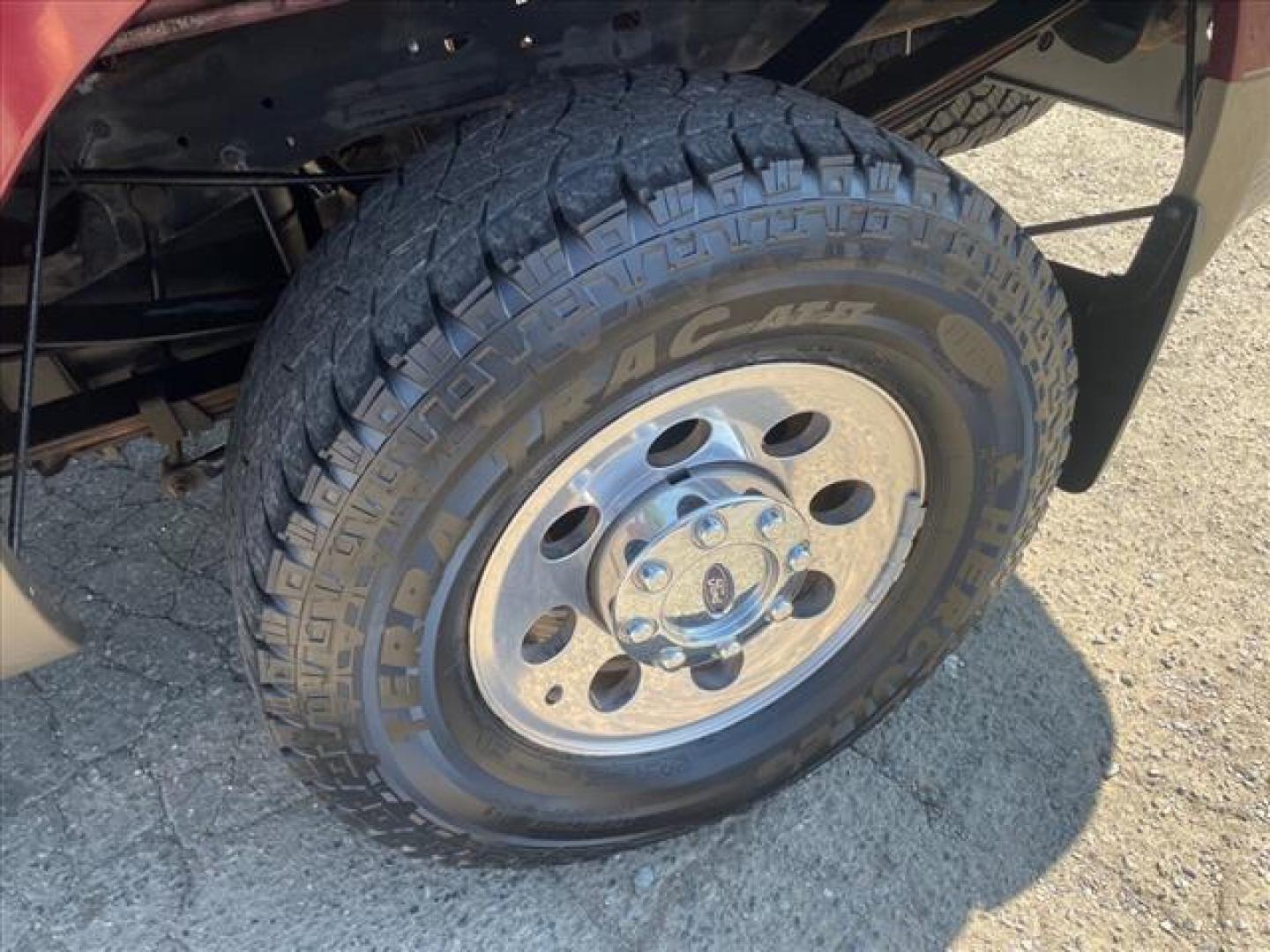 2005 Dark Toreador Red Clearcoat Ford F-250 Super Duty XLT (1FTSW21P05E) with an 6.0L Power Stroke 6.0L Diesel Turbo V8 325hp 560ft. lbs. Direct Injection engine, 6-Speed Manual transmission, located at 800 Riverside Ave, Roseville, CA, 95678, (916) 773-4549, 38.732265, -121.291039 - Photo#6