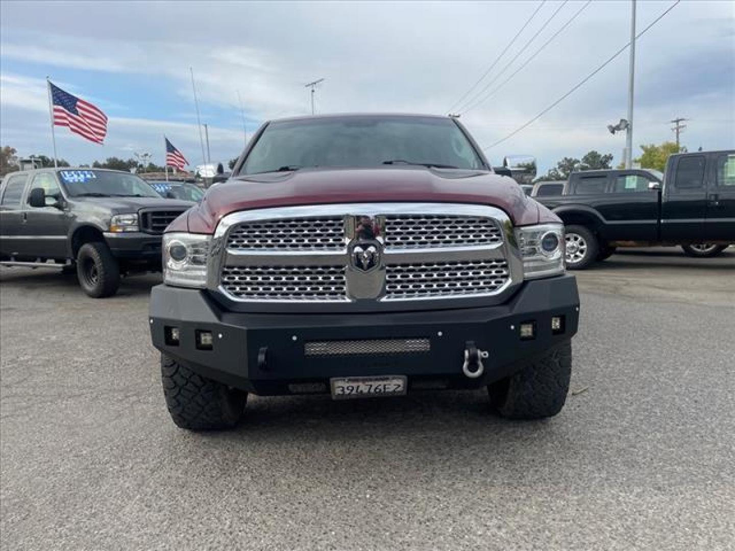 2017 Delmonico Red Pearl Coat RAM 1500 Laramie (1C6RR7NT6HS) with an 5.7L HEMI 5.7L V8 395hp 410ft. lbs. Sequential Multiport Fuel Injection engine, 8-Speed Shiftable Automatic transmission, located at 800 Riverside Ave, Roseville, CA, 95678, (916) 773-4549, 38.732265, -121.291039 - 4X4 CREW CAB LARAMIE 5.7 HEMI V8 CLEAN CARFAX - Photo#7