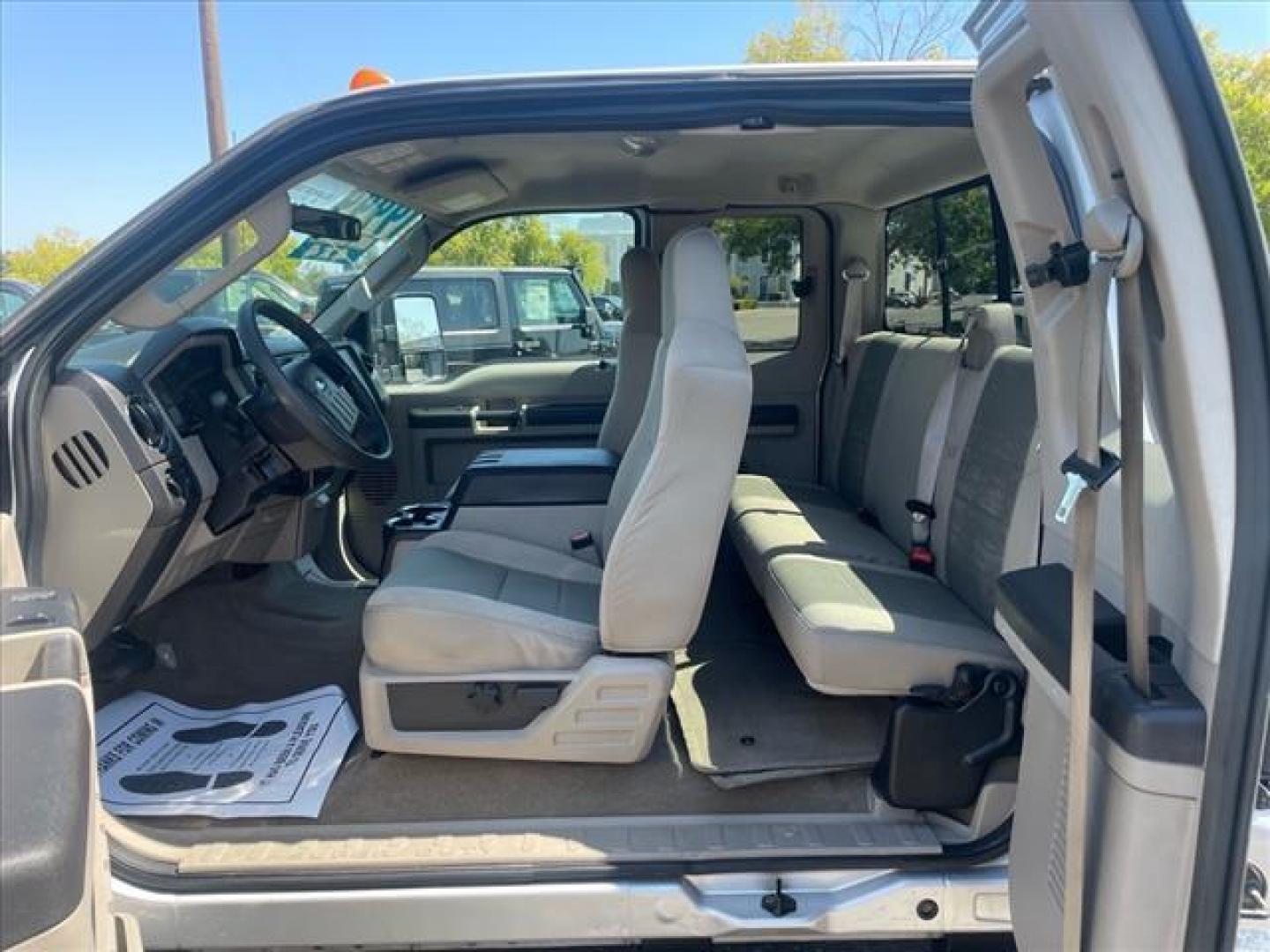 2008 Silver Clearcoat Metallic Ford F-350 Super Duty XLT (1FTWX33Y28E) with an 6.8L Triton 6.8L V10 362hp 457ft. lbs. Sequential Multiport Fuel Injection engine, 5-Speed Automatic transmission, located at 800 Riverside Ave, Roseville, CA, 95678, (916) 773-4549, 38.732265, -121.291039 - 4X4 SUPER CAB DUALLY XLT LOW MILES ONE OWNER CLEAN CARFAX - Photo#12