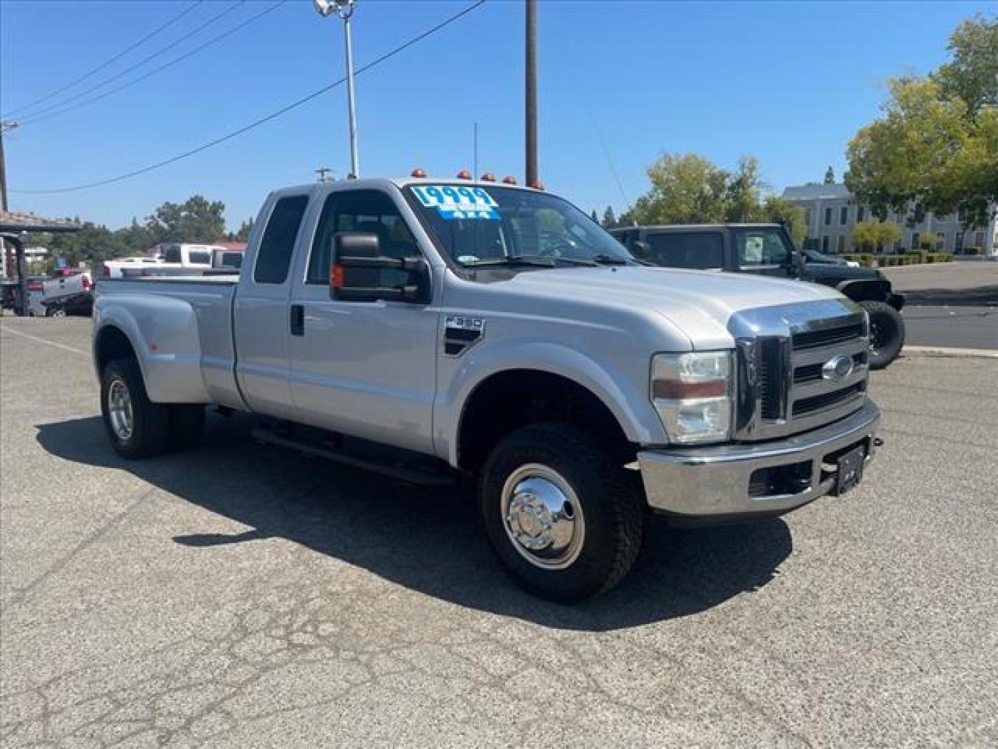 2008 Silver Clearcoat Metallic Ford F-350 Super Duty XLT (1FTWX33Y28E) with an 6.8L Triton 6.8L V10 362hp 457ft. lbs. Sequential Multiport Fuel Injection engine, 5-Speed Automatic transmission, located at 800 Riverside Ave, Roseville, CA, 95678, (916) 773-4549, 38.732265, -121.291039 - 4X4 SUPER CAB DUALLY XLT LOW MILES ONE OWNER CLEAN CARFAX - Photo#1