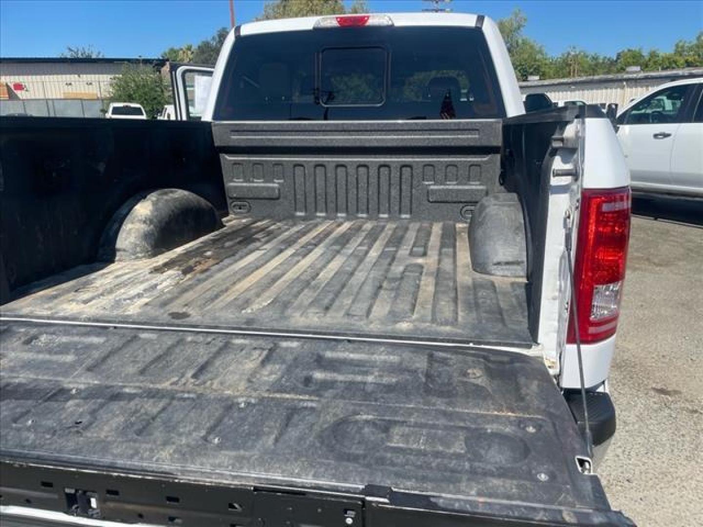 2015 Oxford White Ford F-150 XLT (1FTEW1EF9FK) with an 5.0L 5.0L Flex Fuel V8 385hp 387ft. lbs. Sequential Multiport Fuel Injection engine, 6-Speed Shiftable Automatic transmission, located at 800 Riverside Ave, Roseville, CA, 95678, (916) 773-4549, 38.732265, -121.291039 - Photo#9