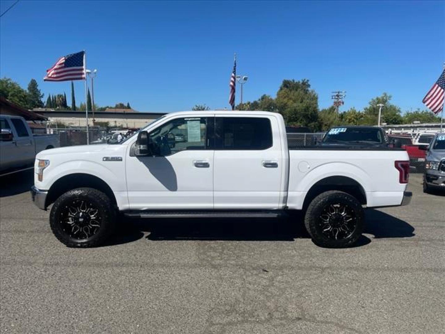 2015 Oxford White Ford F-150 XLT (1FTEW1EF9FK) with an 5.0L 5.0L Flex Fuel V8 385hp 387ft. lbs. Sequential Multiport Fuel Injection engine, 6-Speed Shiftable Automatic transmission, located at 800 Riverside Ave, Roseville, CA, 95678, (916) 773-4549, 38.732265, -121.291039 - Photo#4