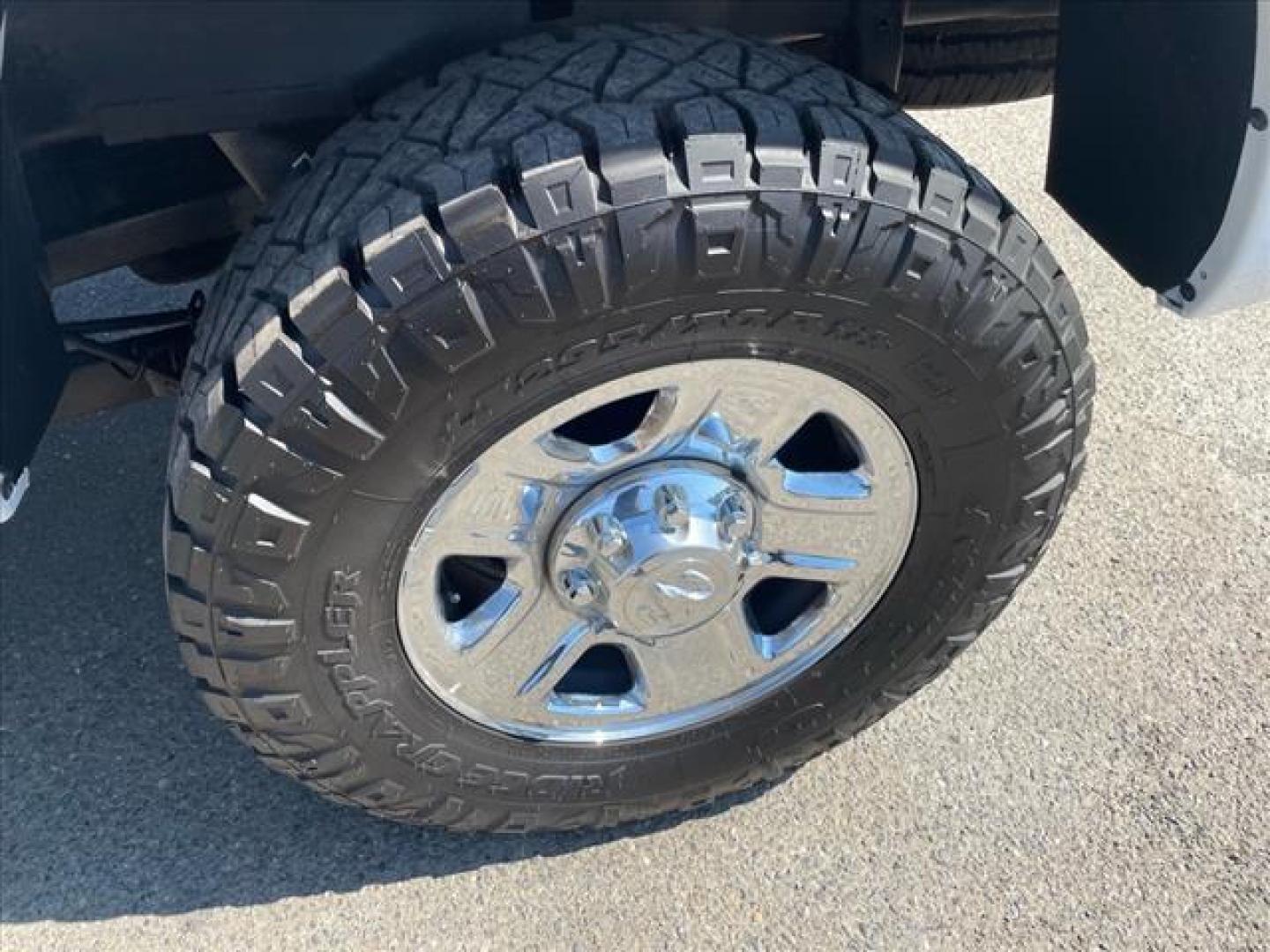 2018 Bright White Clear Coat RAM 2500 SLT (3C6UR5DL8JG) with an 6.7L Cummins 6.7L Diesel Turbo I6 350hp 660ft. lbs. Common Rail Direct Injection engine, Automatic transmission, located at 800 Riverside Ave, Roseville, CA, 95678, (916) 773-4549, 38.732265, -121.291039 - Photo#7