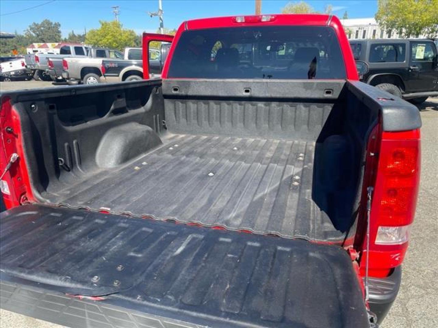 2007 Fire Red GMC Sierra 1500 SLT (2GTFK13Y871) with an 6.0L VortecMAX 6.0L V8 367hp 375ft. lbs. Other engine, 4-Speed Automatic transmission, located at 800 Riverside Ave, Roseville, CA, 95678, (916) 773-4549, 38.732265, -121.291039 - 4X4 CREW CAB SLT VORTEC MAX LOW MILES ONE OWNER SERVICE RECORDS - Photo#10