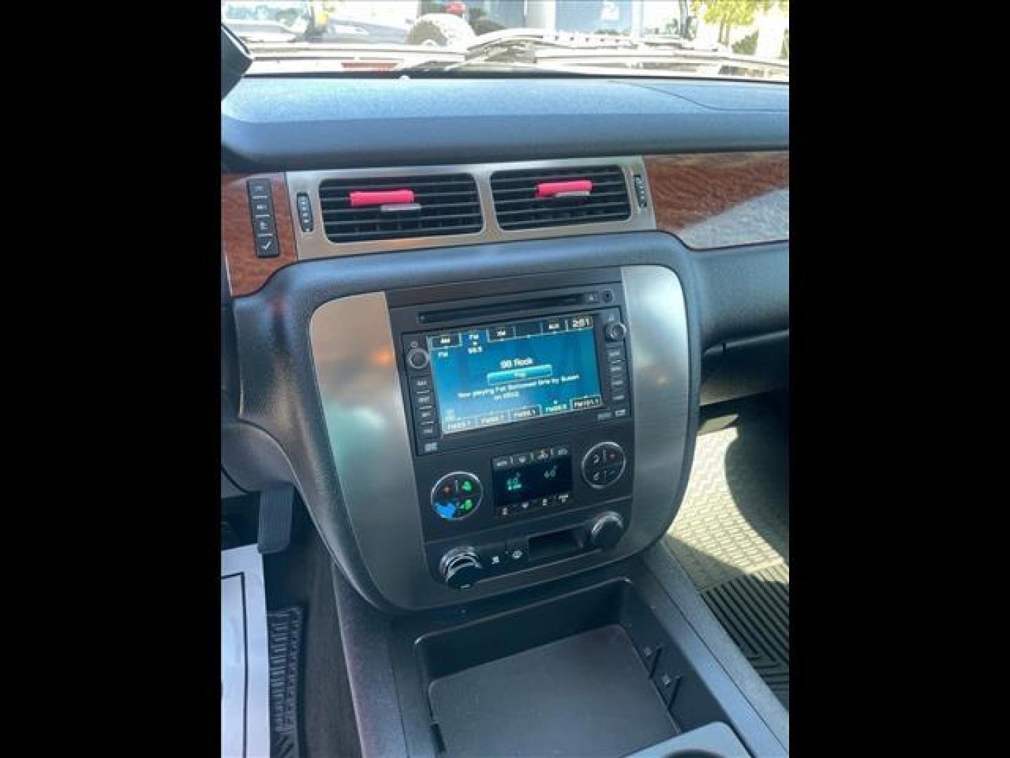 2007 Fire Red GMC Sierra 1500 SLT (2GTFK13Y871) with an 6.0L VortecMAX 6.0L V8 367hp 375ft. lbs. Other engine, 4-Speed Automatic transmission, located at 800 Riverside Ave, Roseville, CA, 95678, (916) 773-4549, 38.732265, -121.291039 - 4X4 CREW CAB SLT VORTEC MAX LOW MILES ONE OWNER SERVICE RECORDS - Photo#11